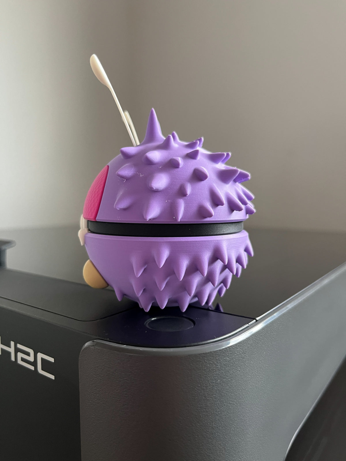 Venonat Monster Ball, left side