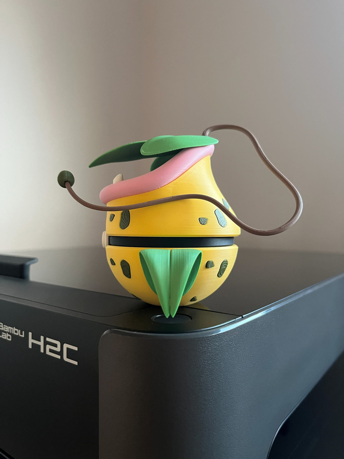 Victreebel Monster Ball, left side