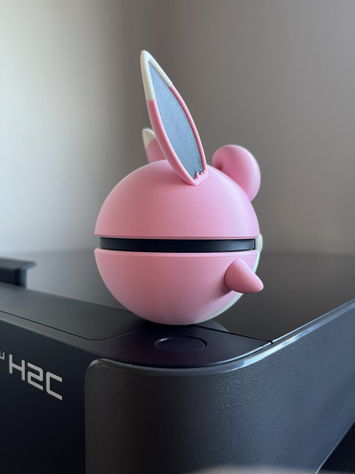 Wigglytuff Monster Ball, right side