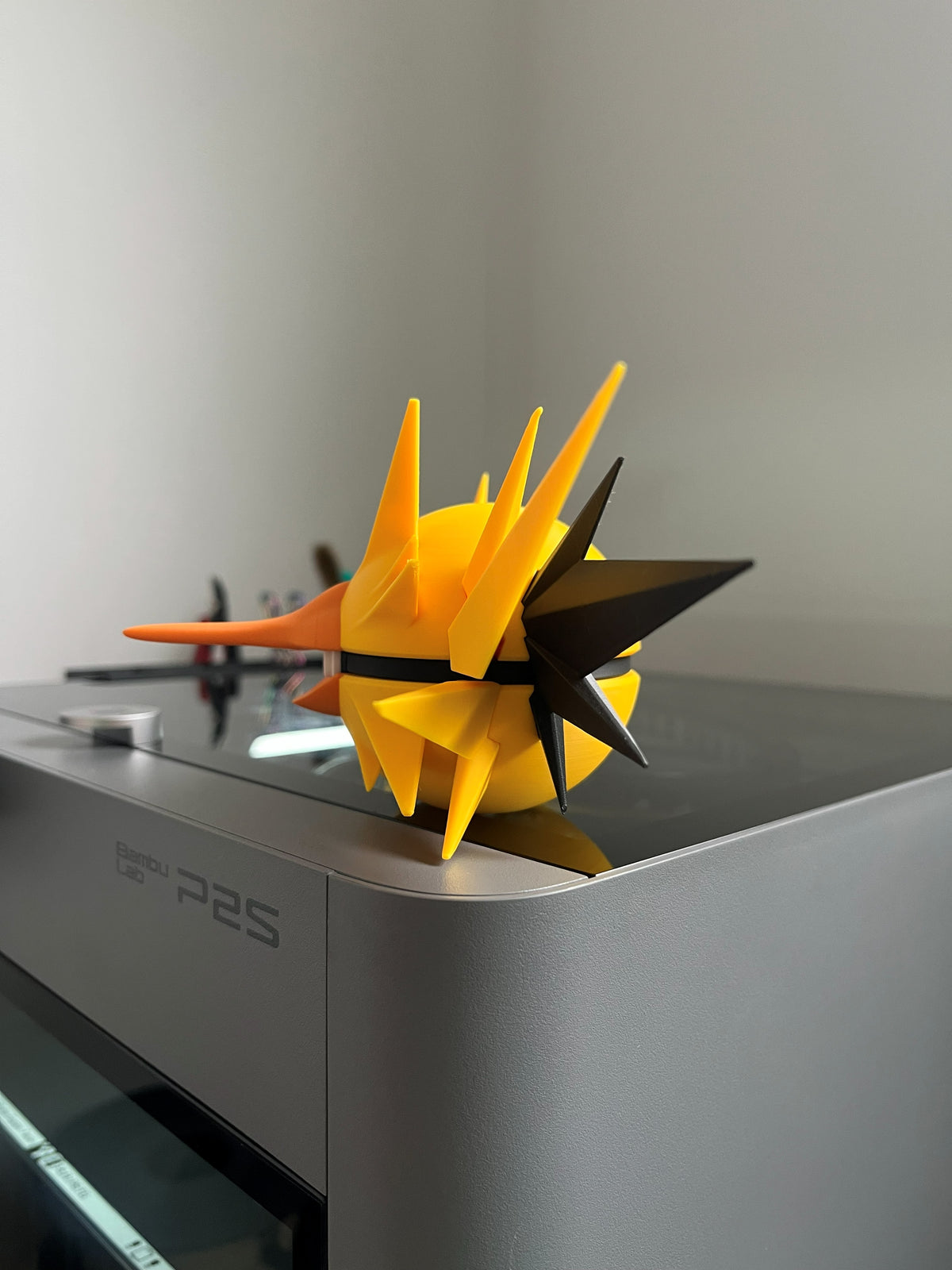 Zapdos Monster Ball, left side
