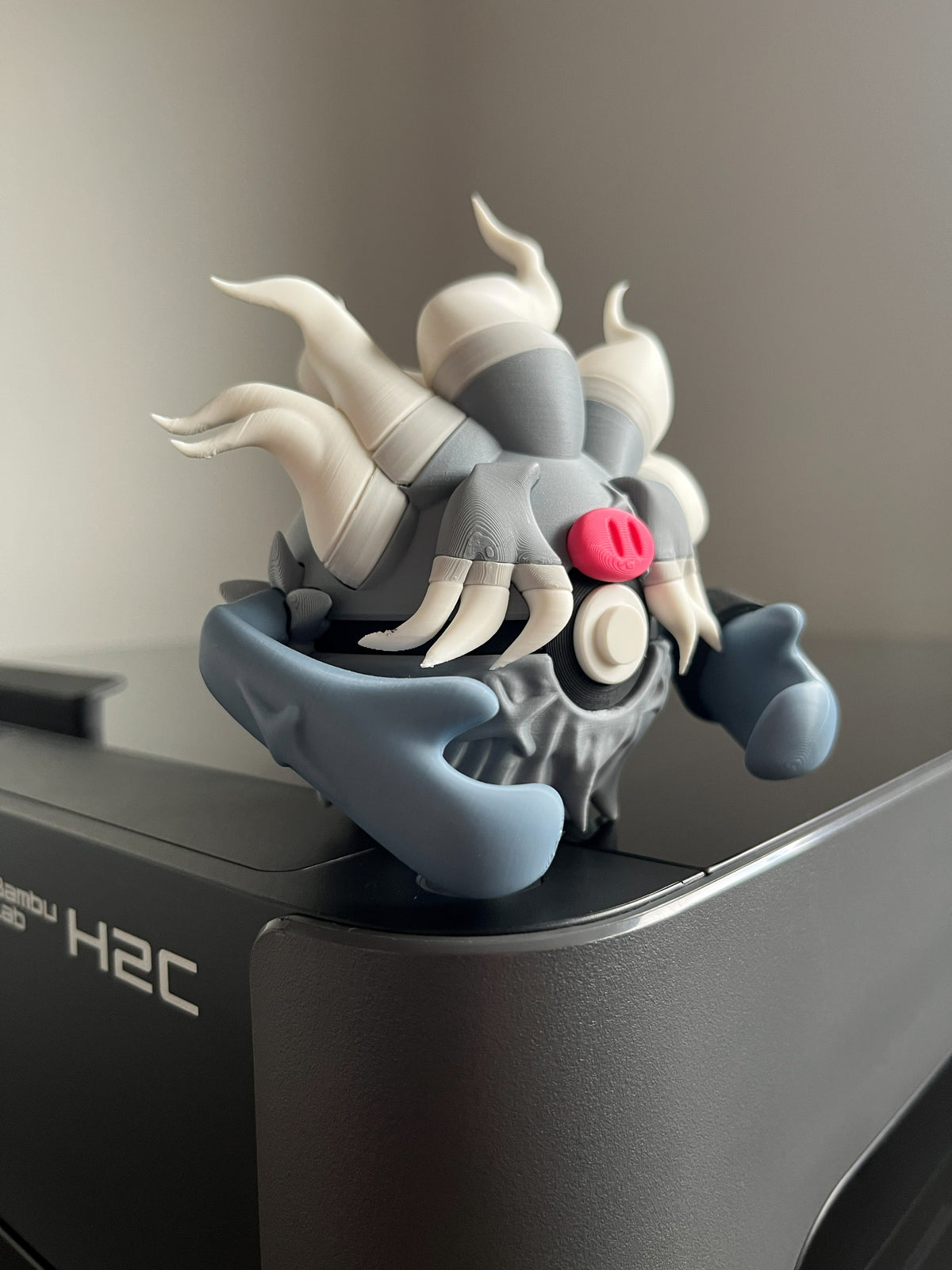 Annihilape Monster Ball, side profile