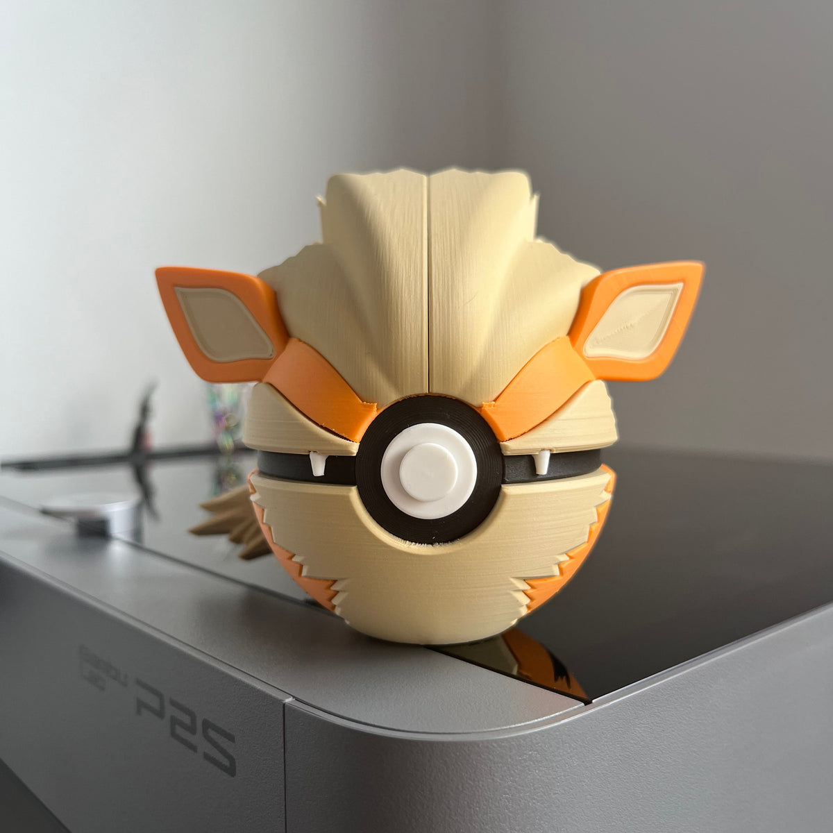 Arcanine Monster Ball, front view