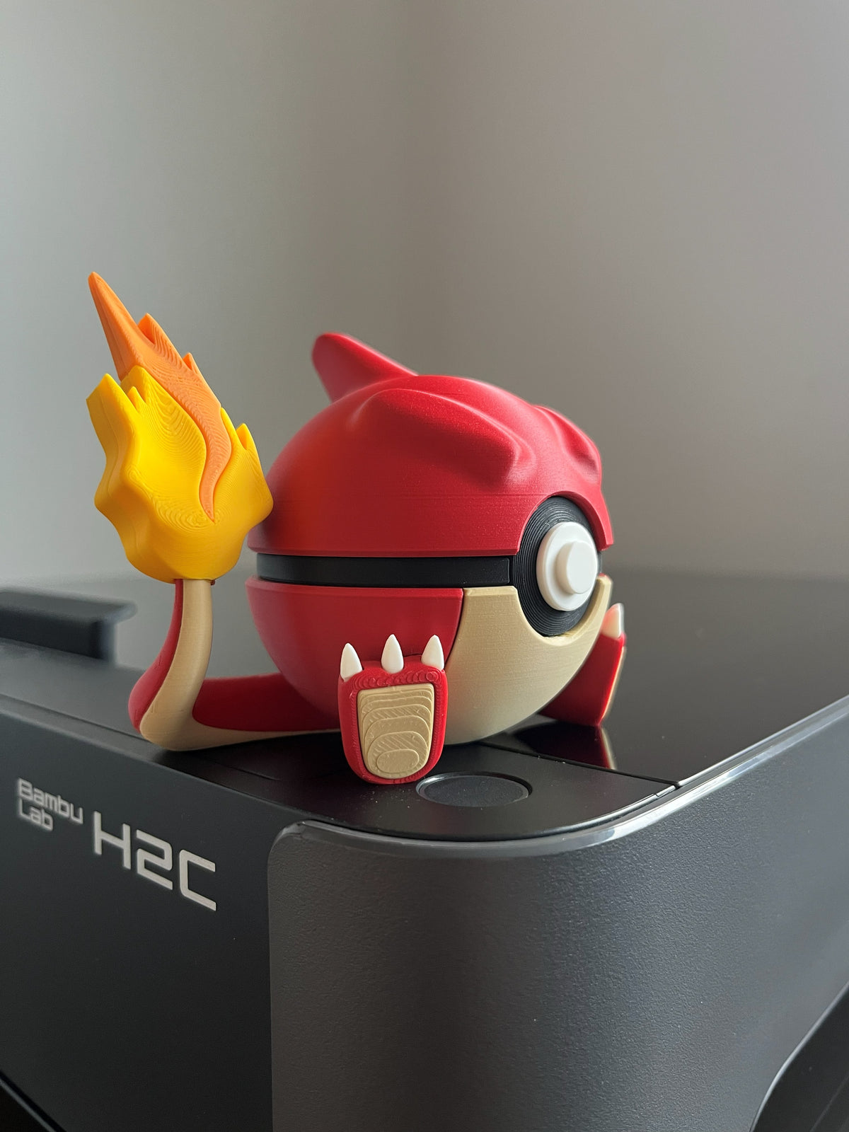 Charmeleon Monster Ball, side profile