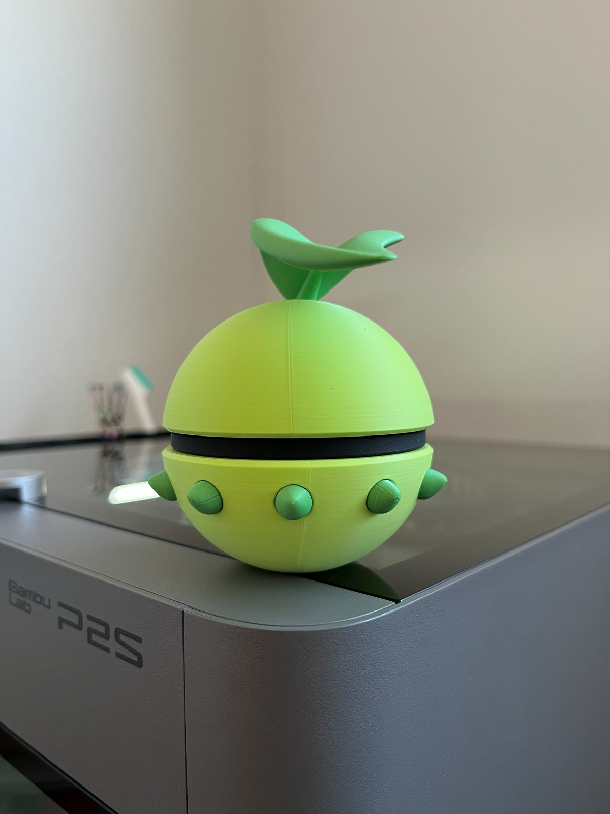 Chikorita Monster Ball, back view