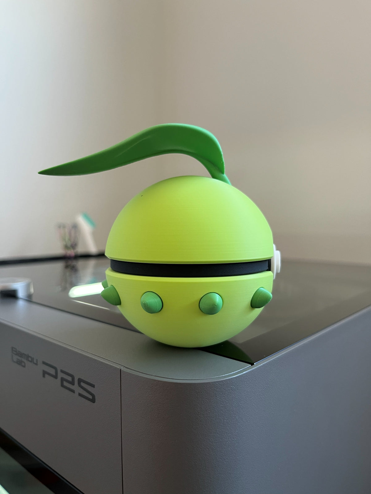 Chikorita Monster Ball, right side