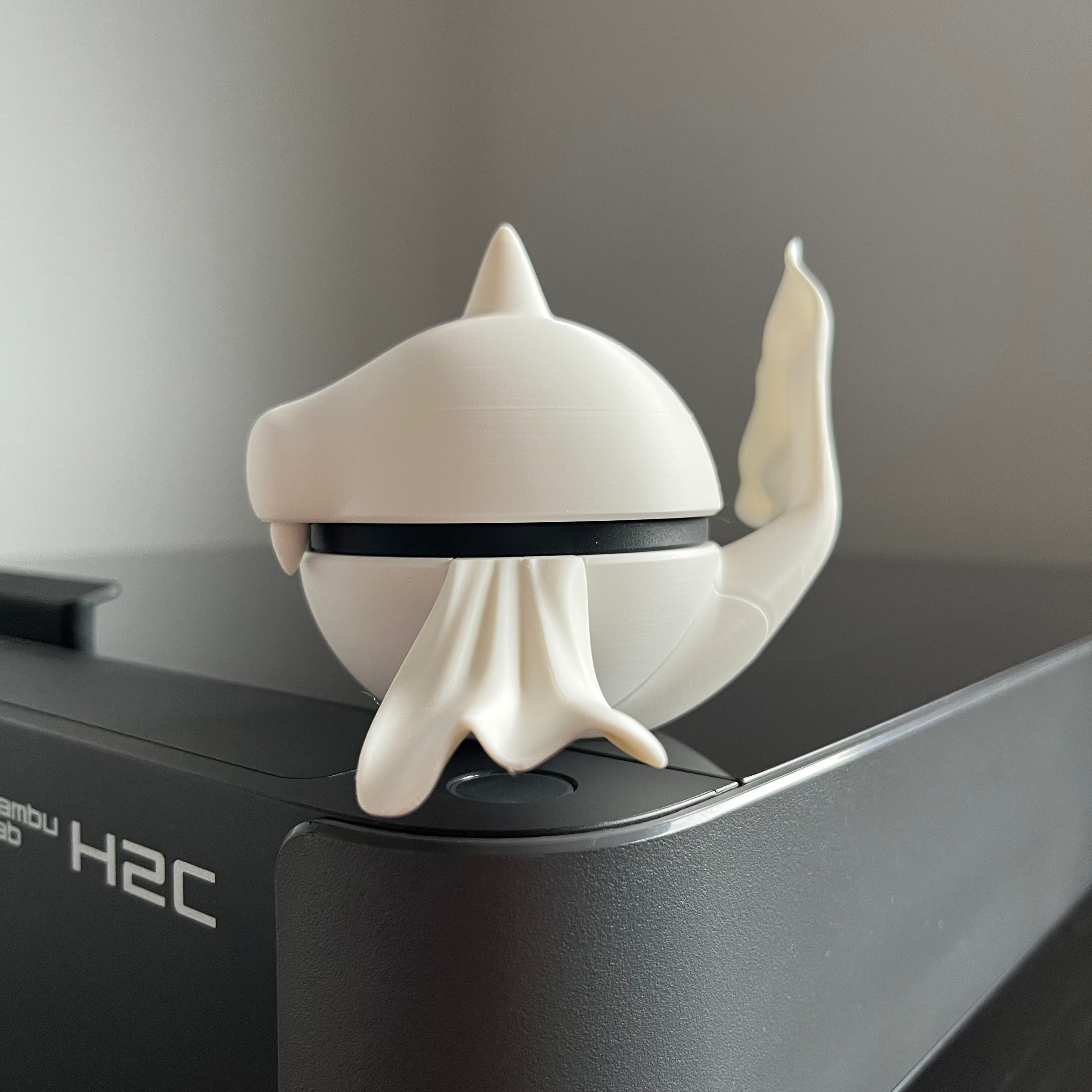 Dewgong Monster Ball, left side
