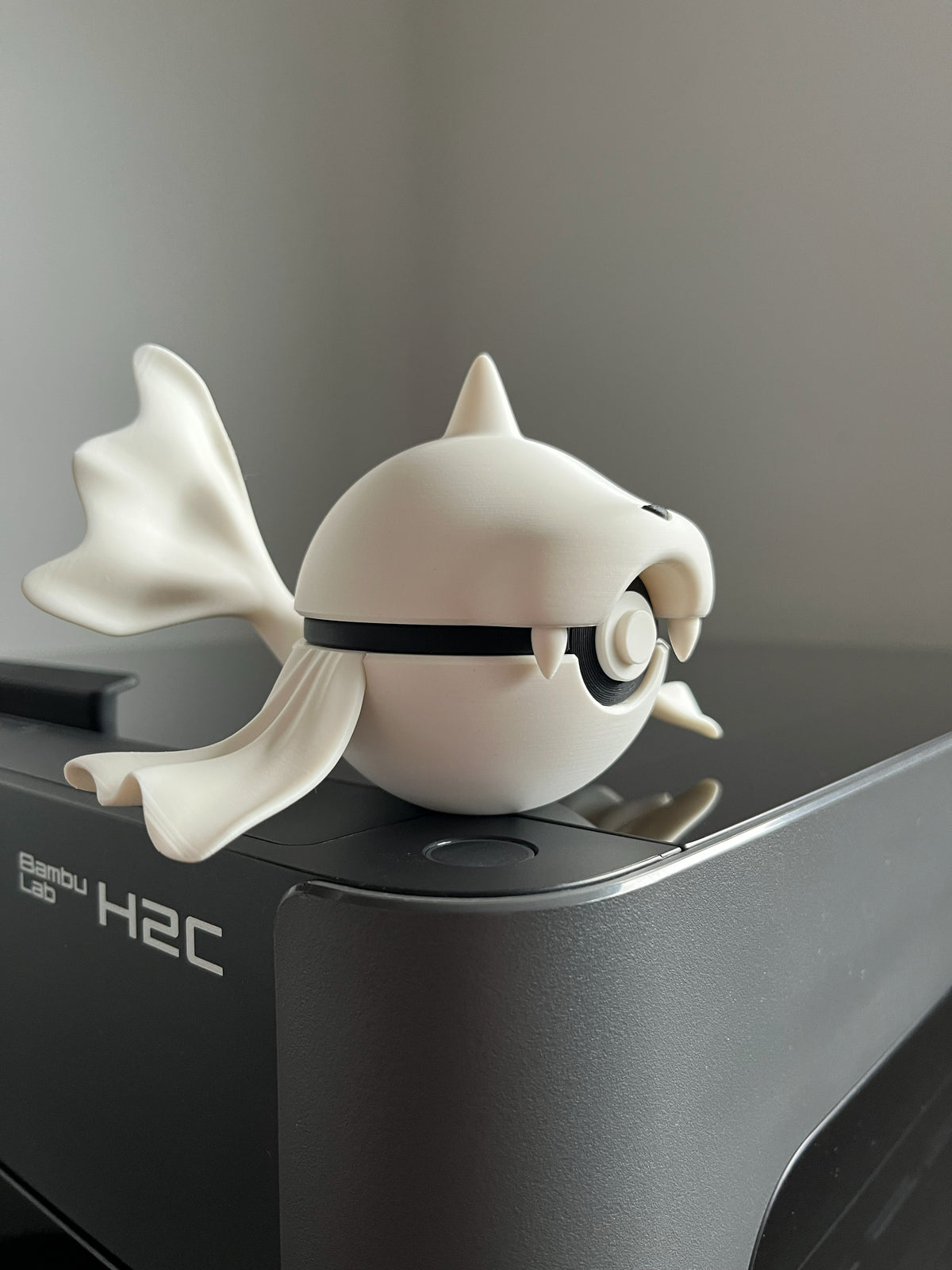 Dewgong Monster Ball, side profile