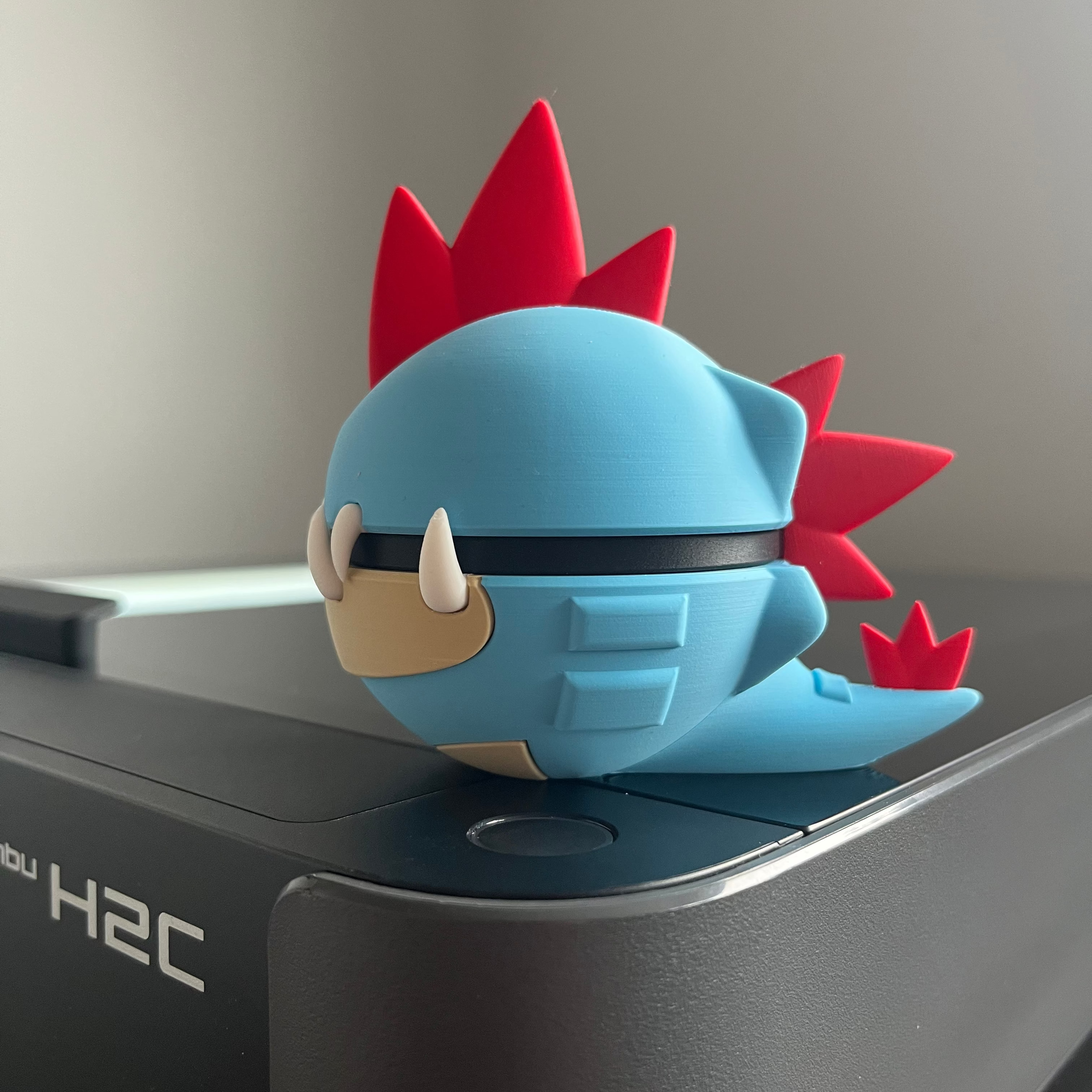 Feraligatr Monster Ball, left side