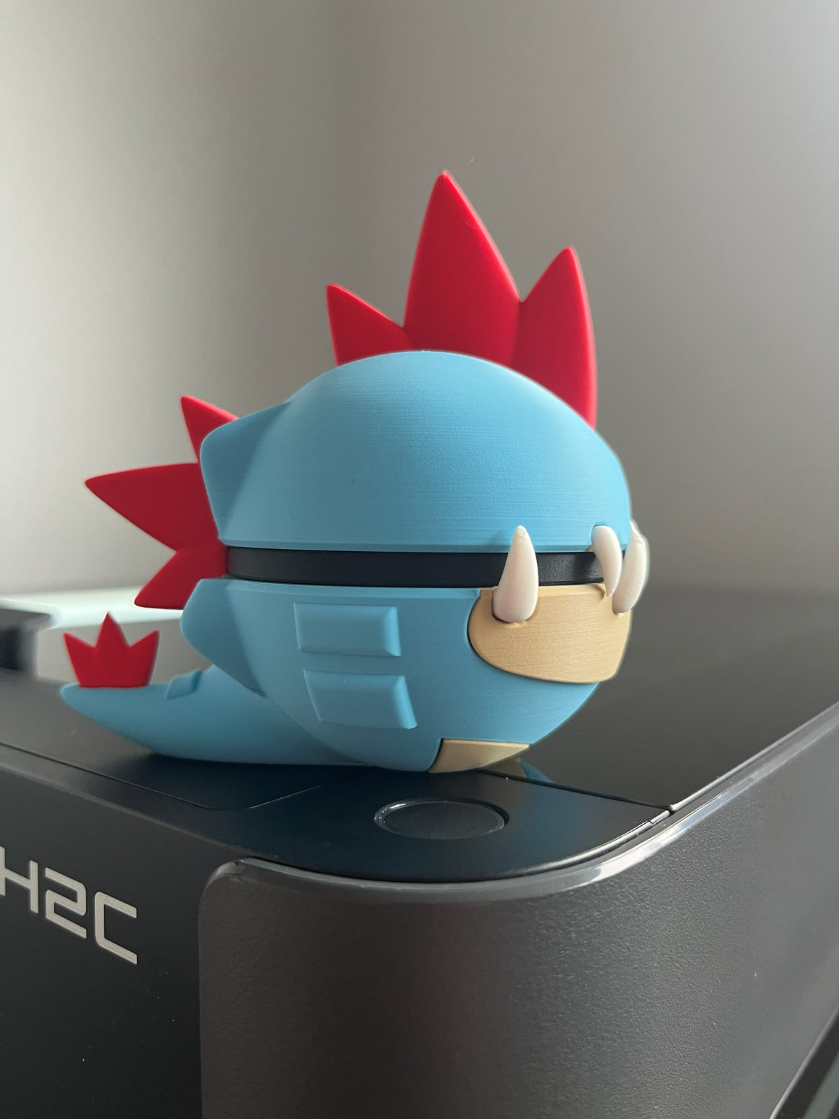 Feraligatr Monster Ball, right side