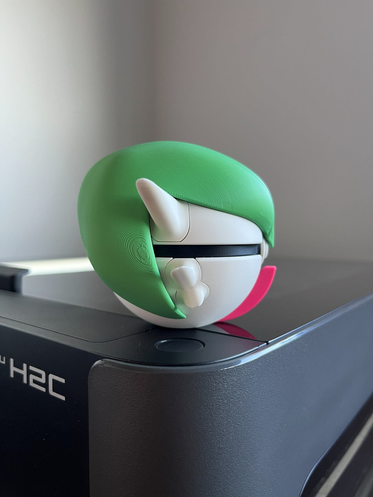 Gardevoir Monster Ball, right side