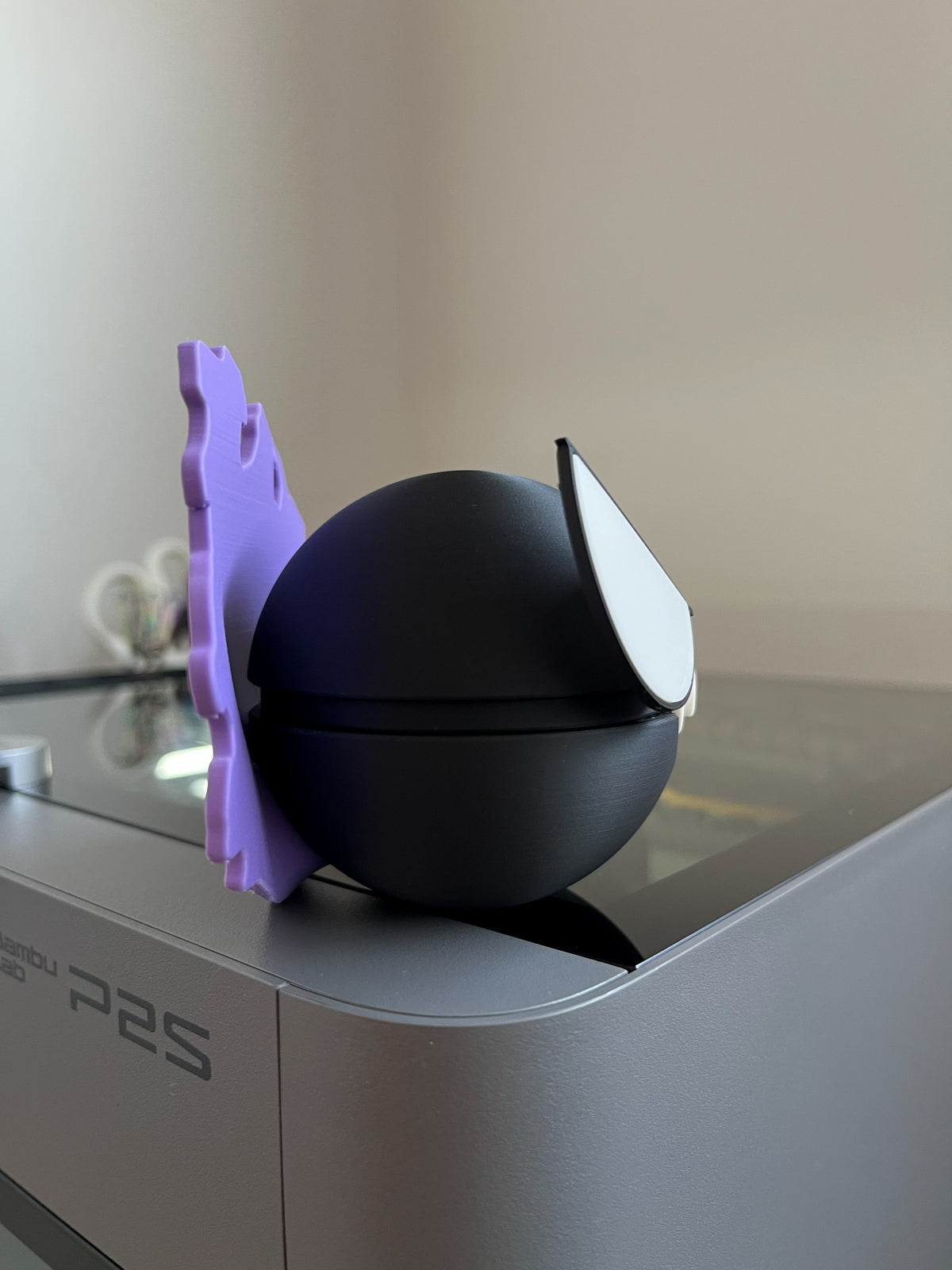 Gastly Monster Ball, right side