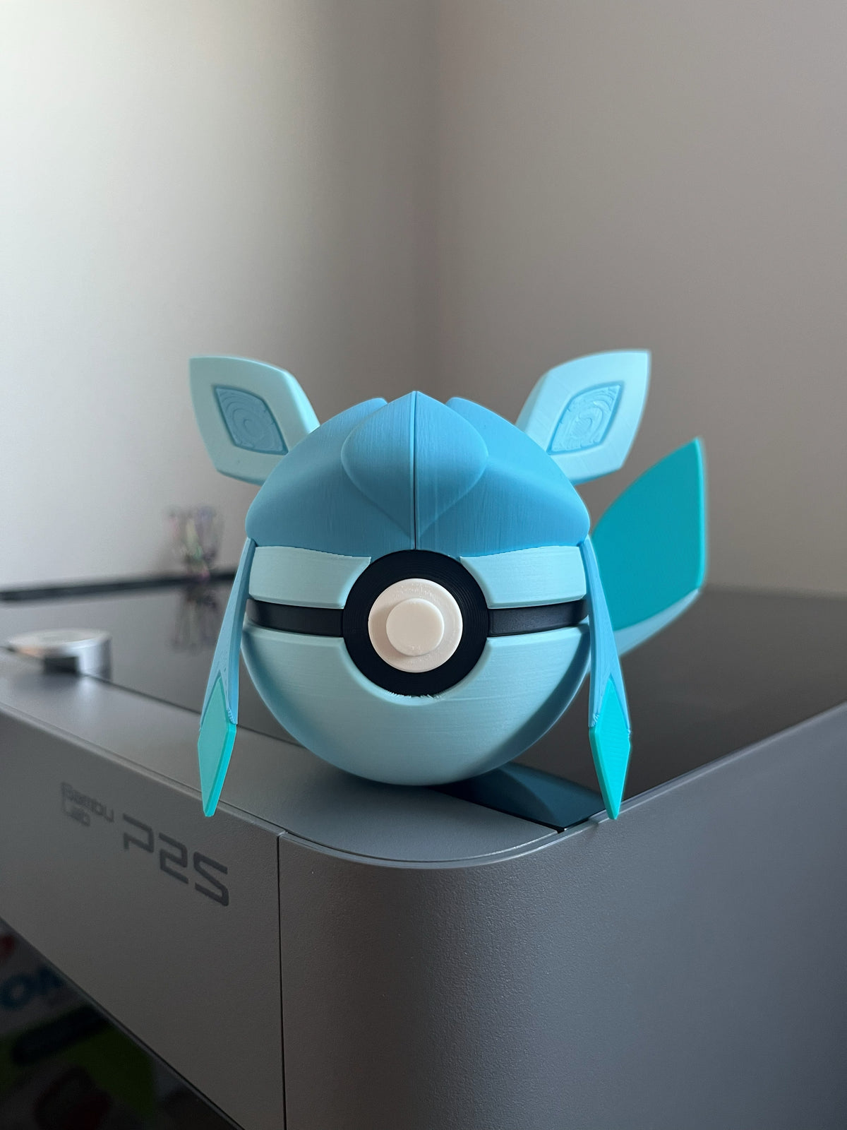 Glaceon Monster Ball, front view