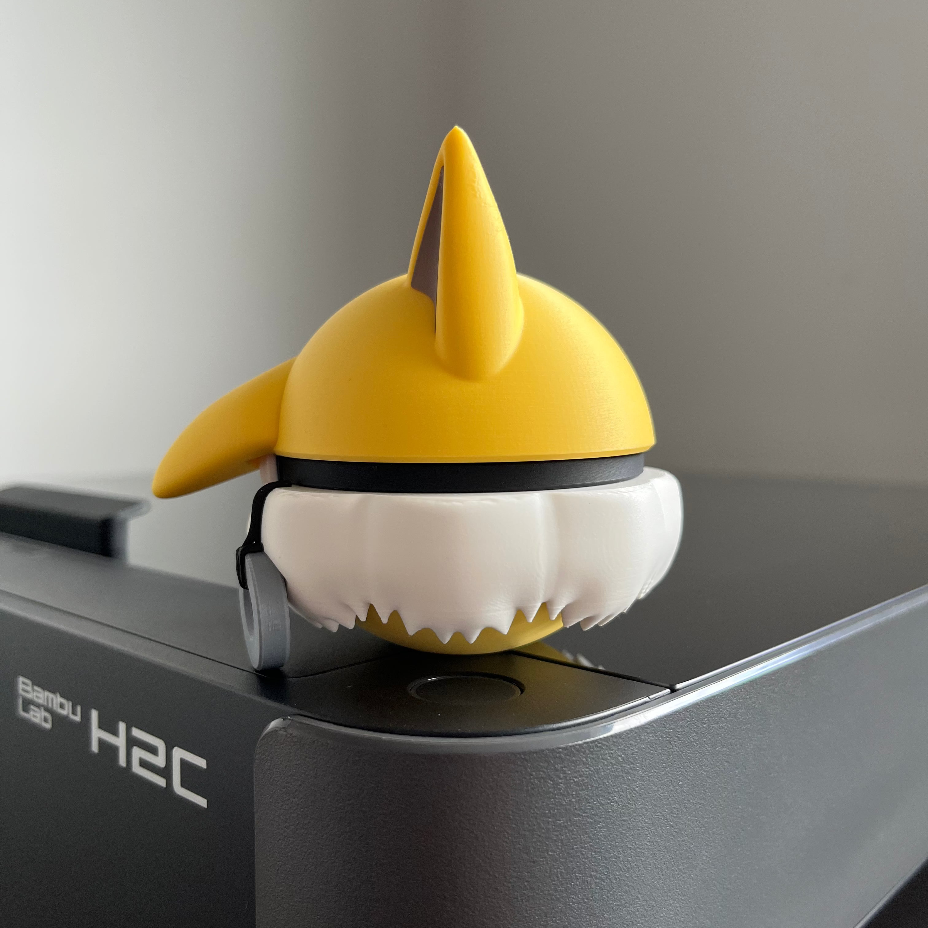 Hypno Monster Ball, left side