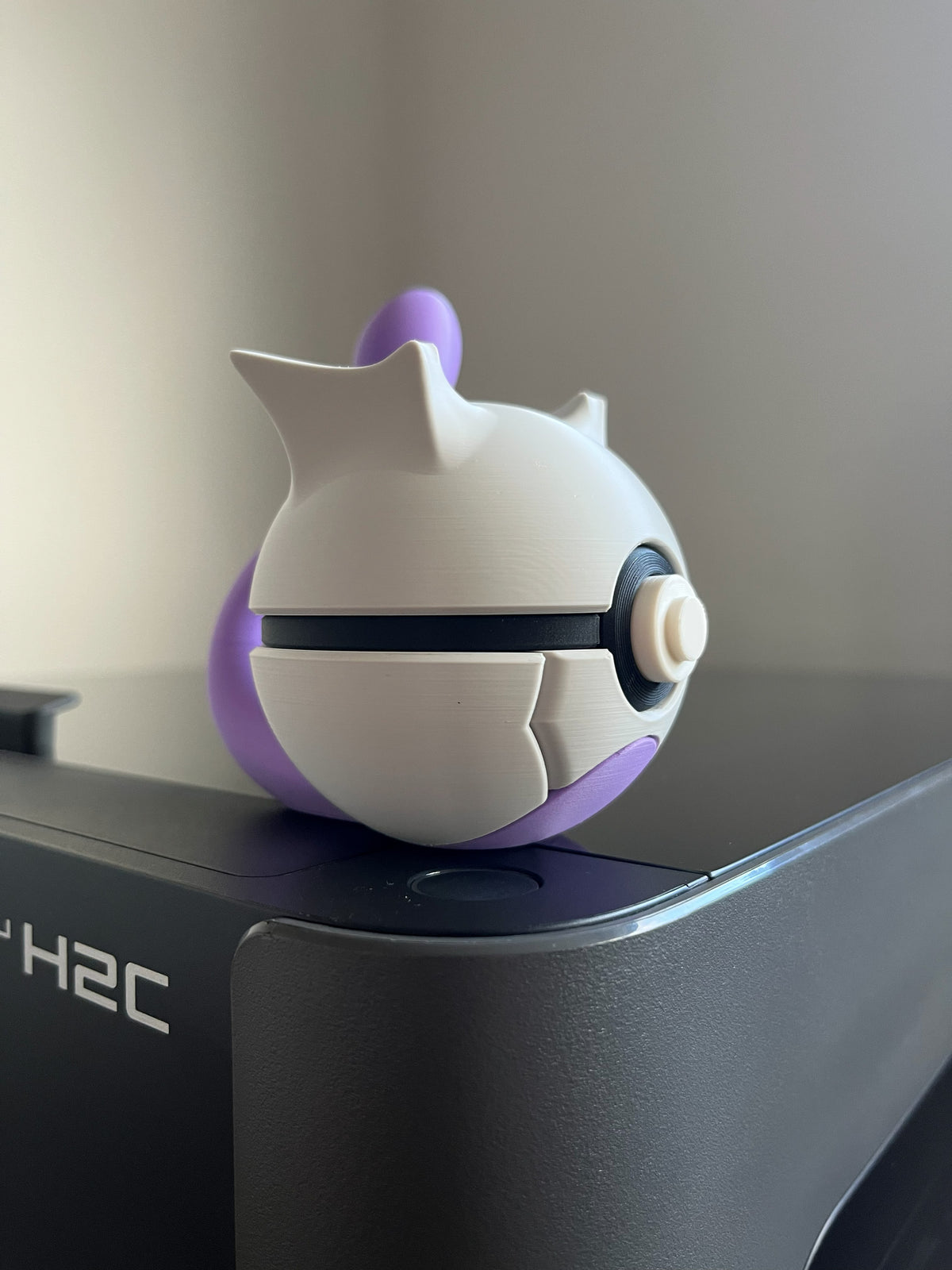 Mewtwo Monster Ball, side profile