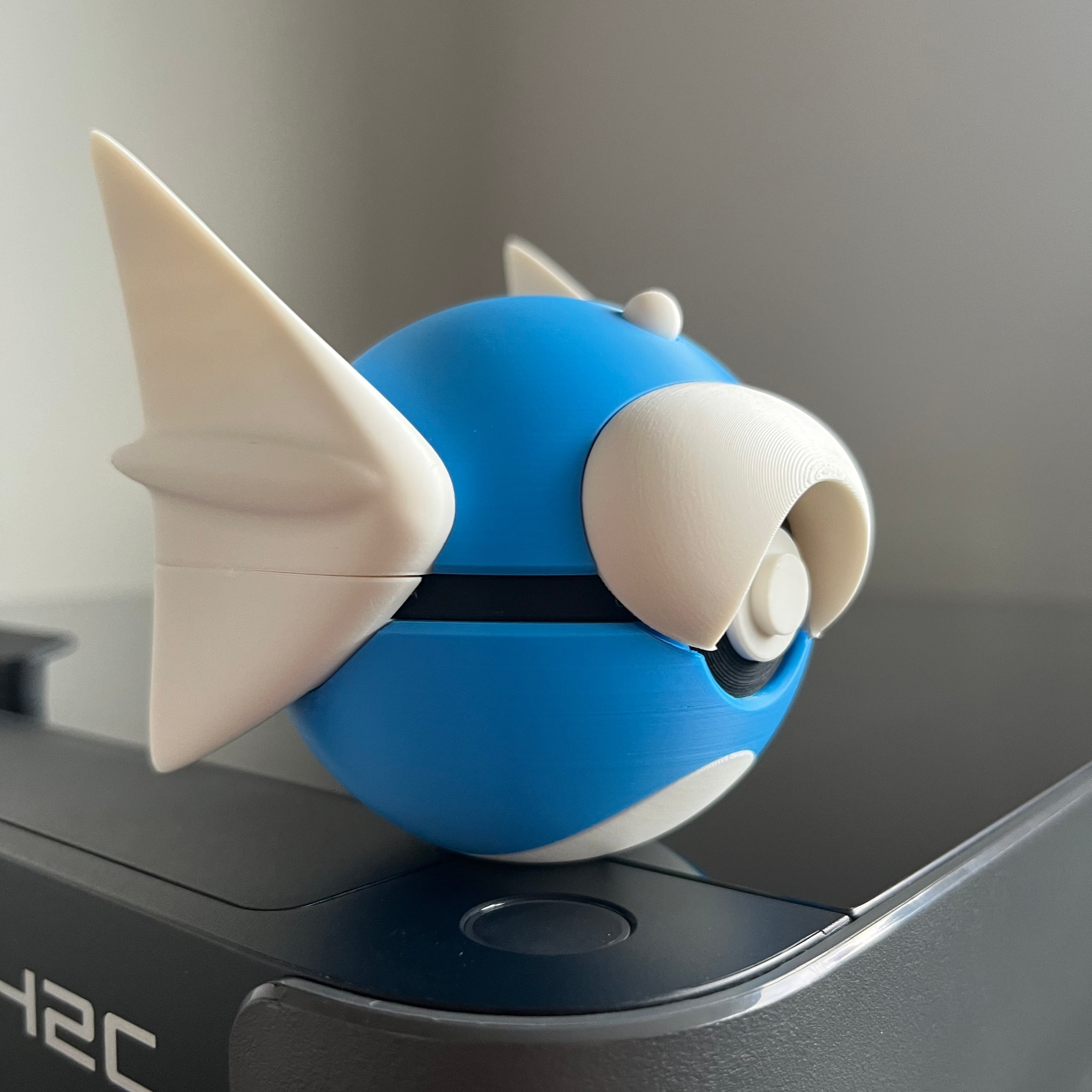 Dratini Monster Ball