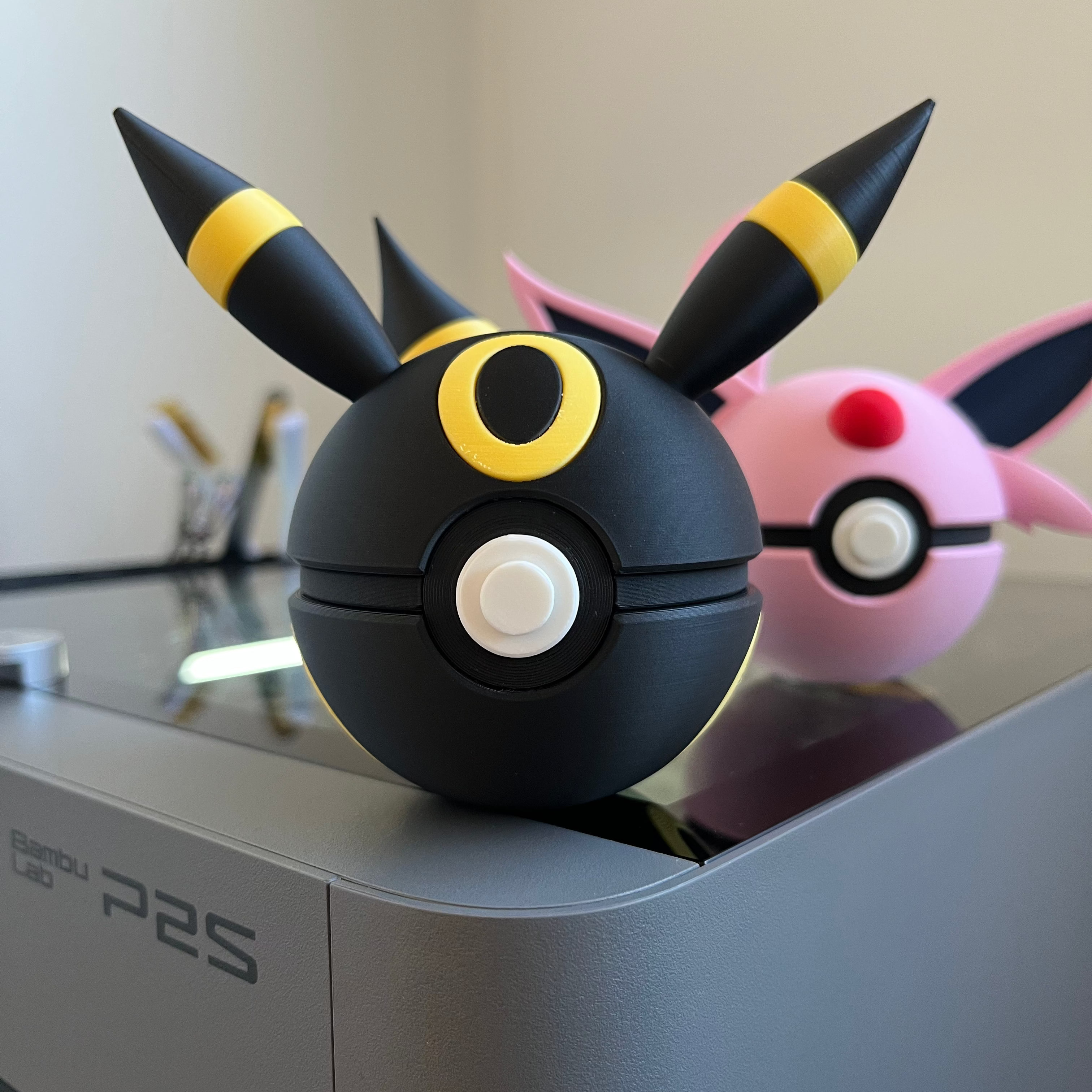 Umbreon Monster Ball