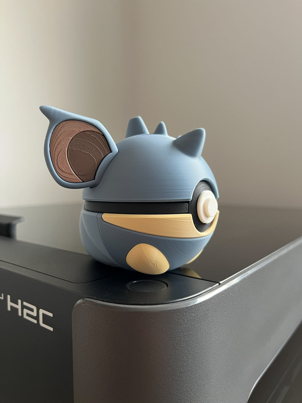 Nidoqueen Monster Ball, side profile