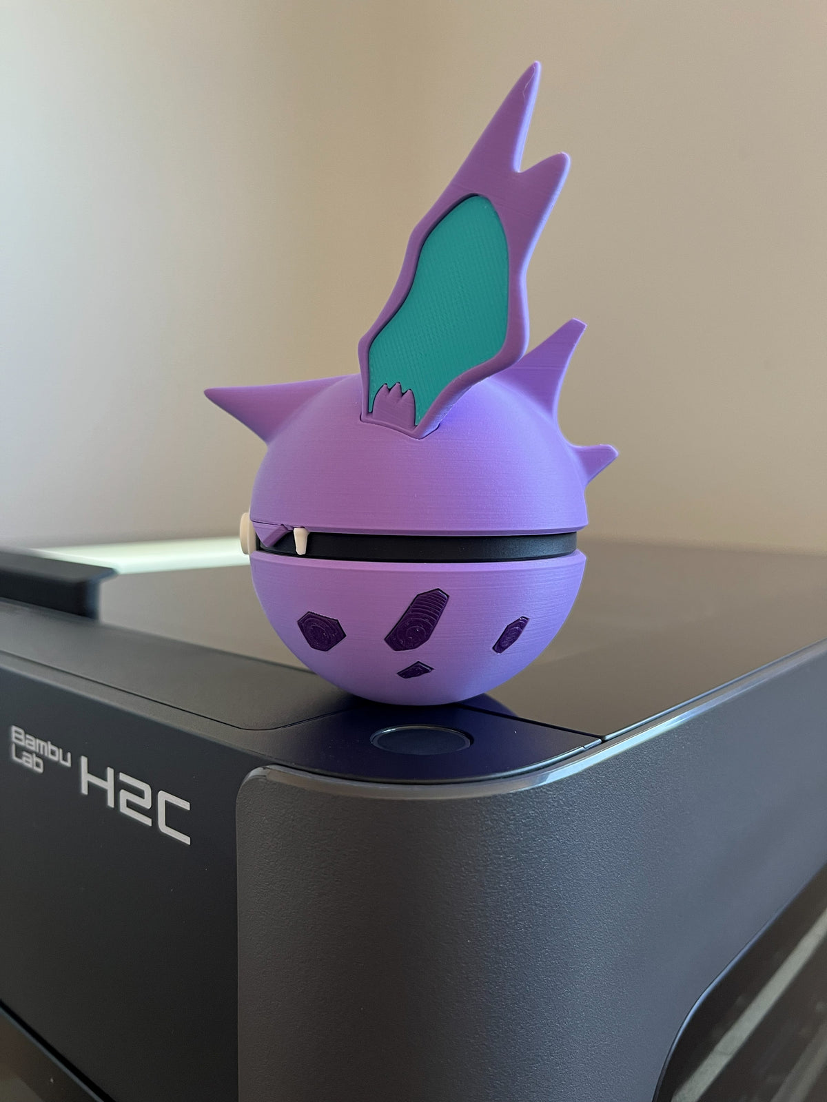 Nidorino Monster Ball, left side