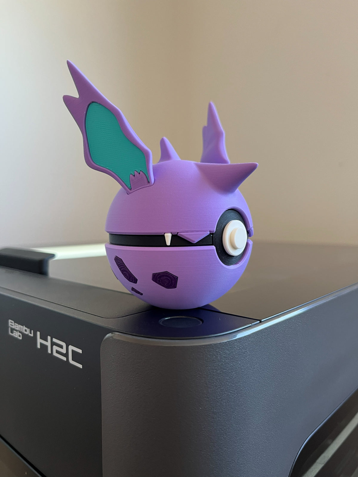Nidorino Monster Ball, side profile