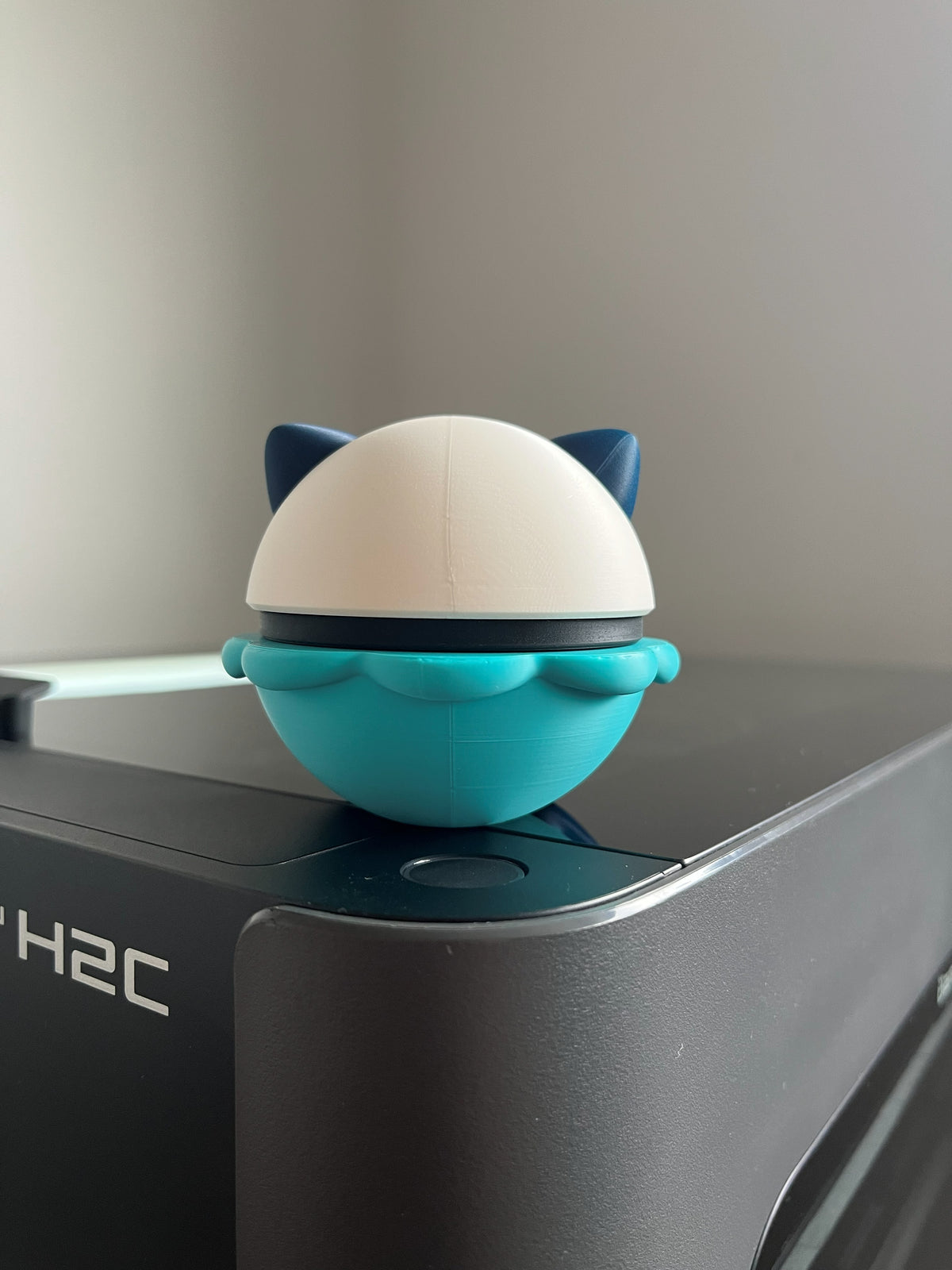 Oshawott Monster Ball, back view