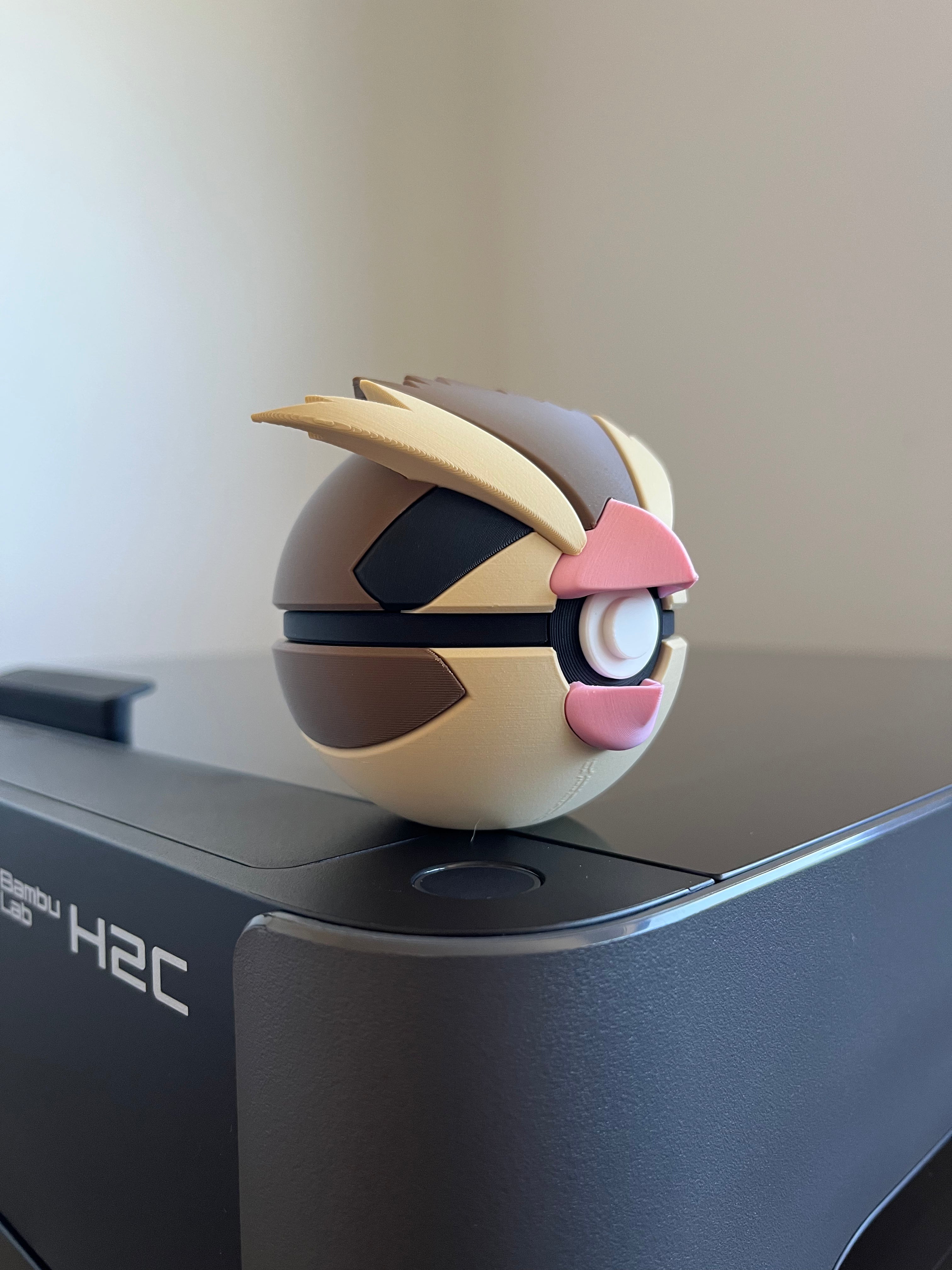 Pidgey Monster Ball, side profile
