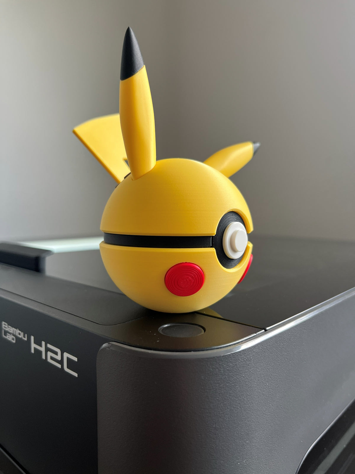 Pikachu Monster Ball, side profile