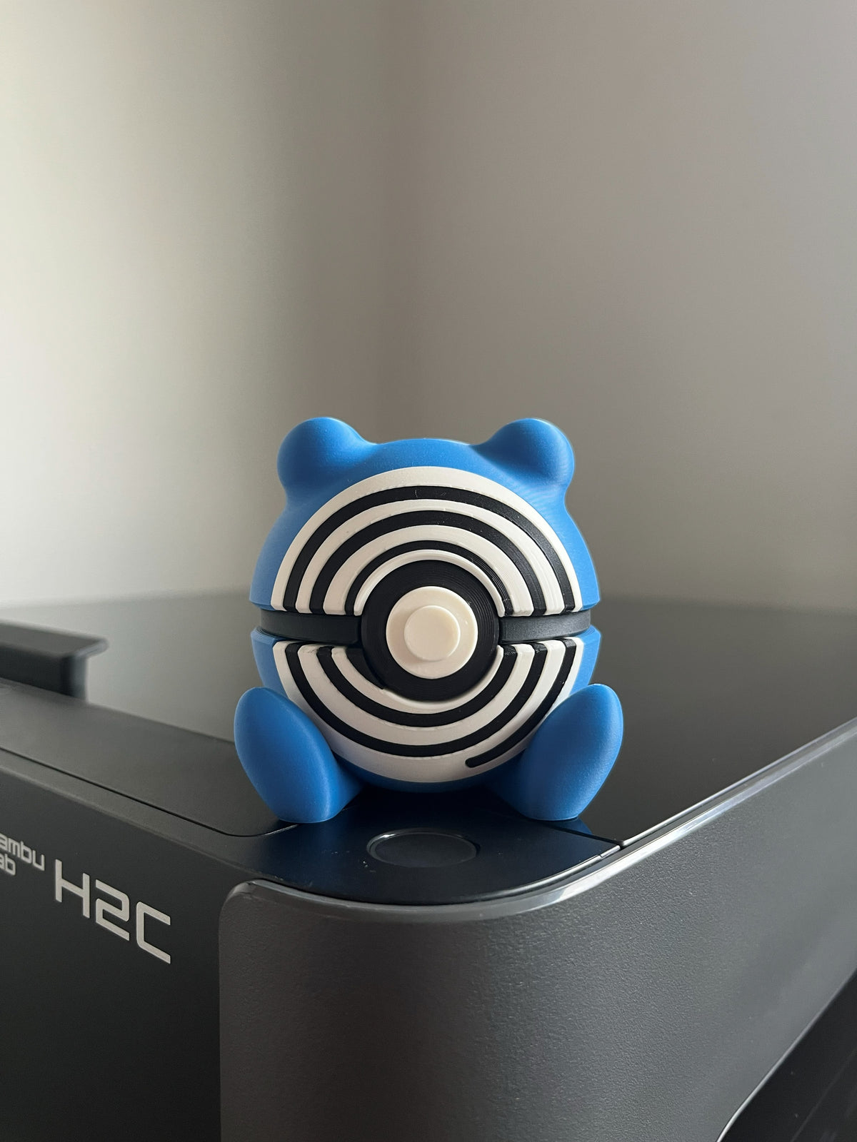 Poliwhirl Monster Ball, front view