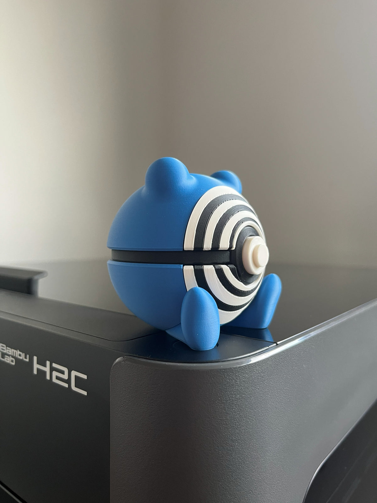 Poliwhirl Monster Ball, side profile