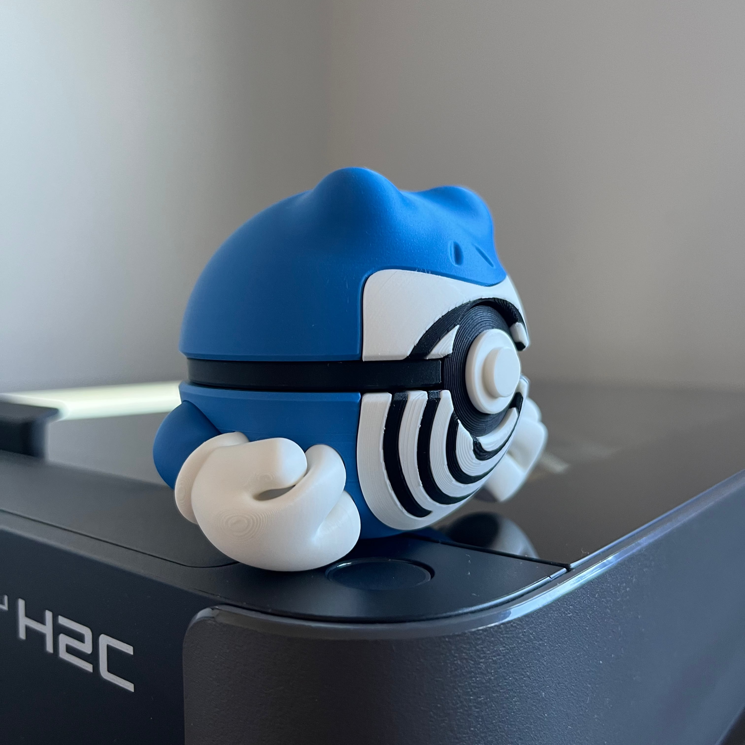 Poliwrath Monster Ball, side profile
