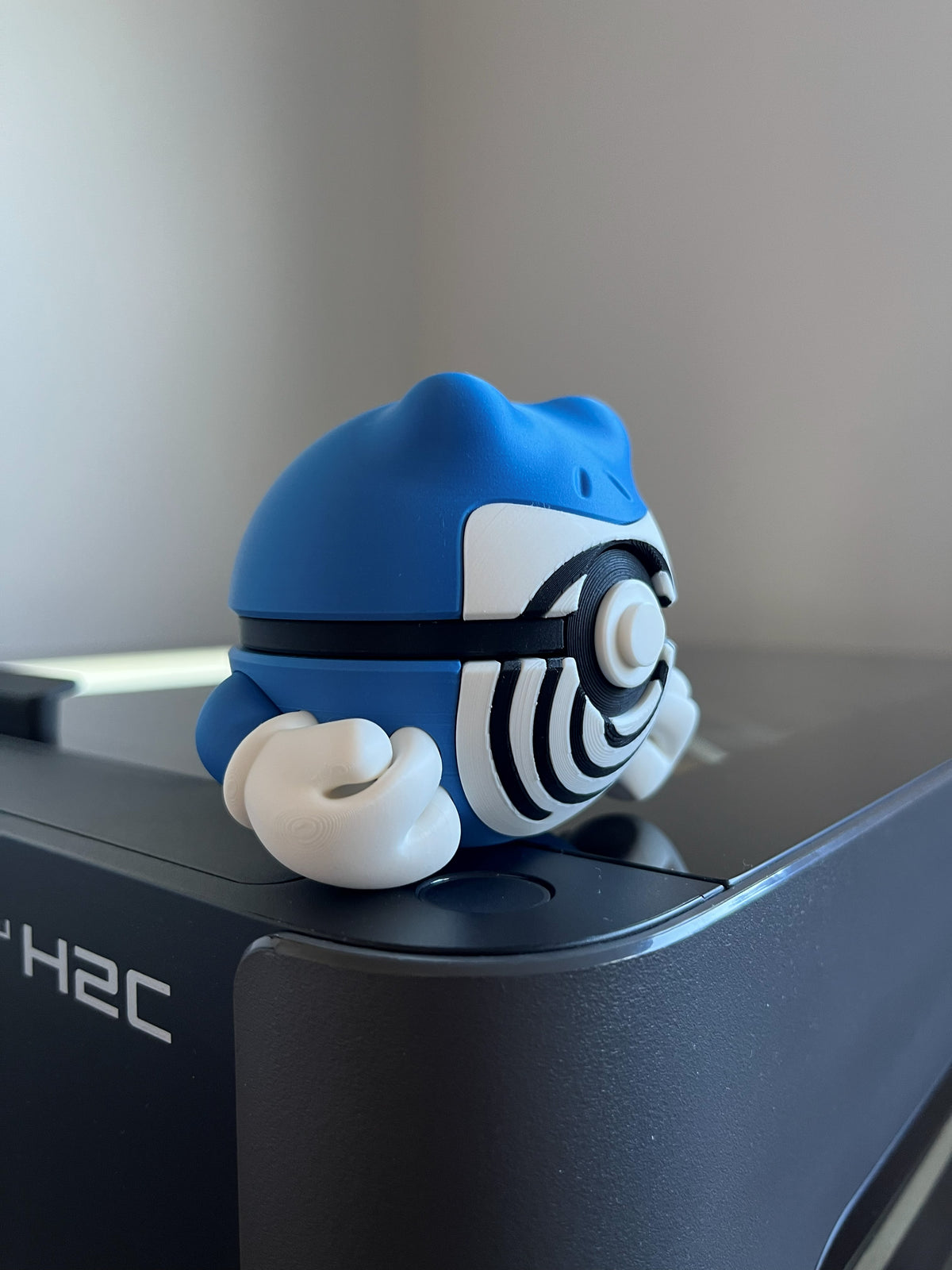 Poliwrath Monster Ball, side profile