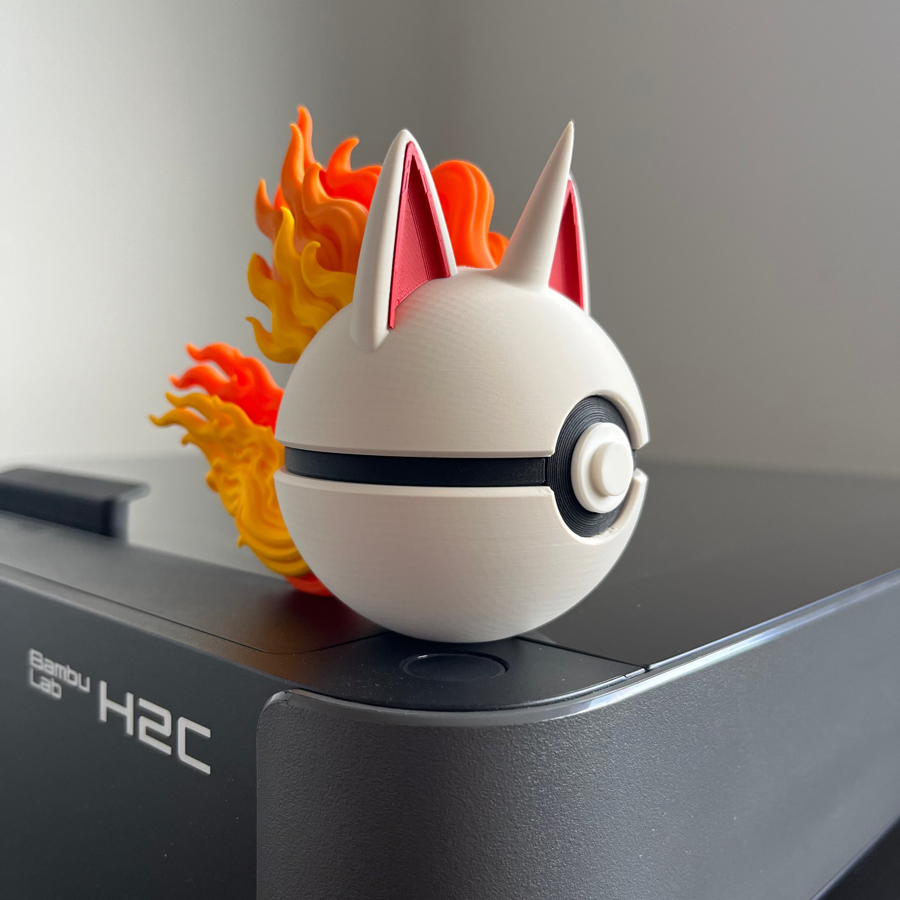 Rapidash Monster Ball, side profile