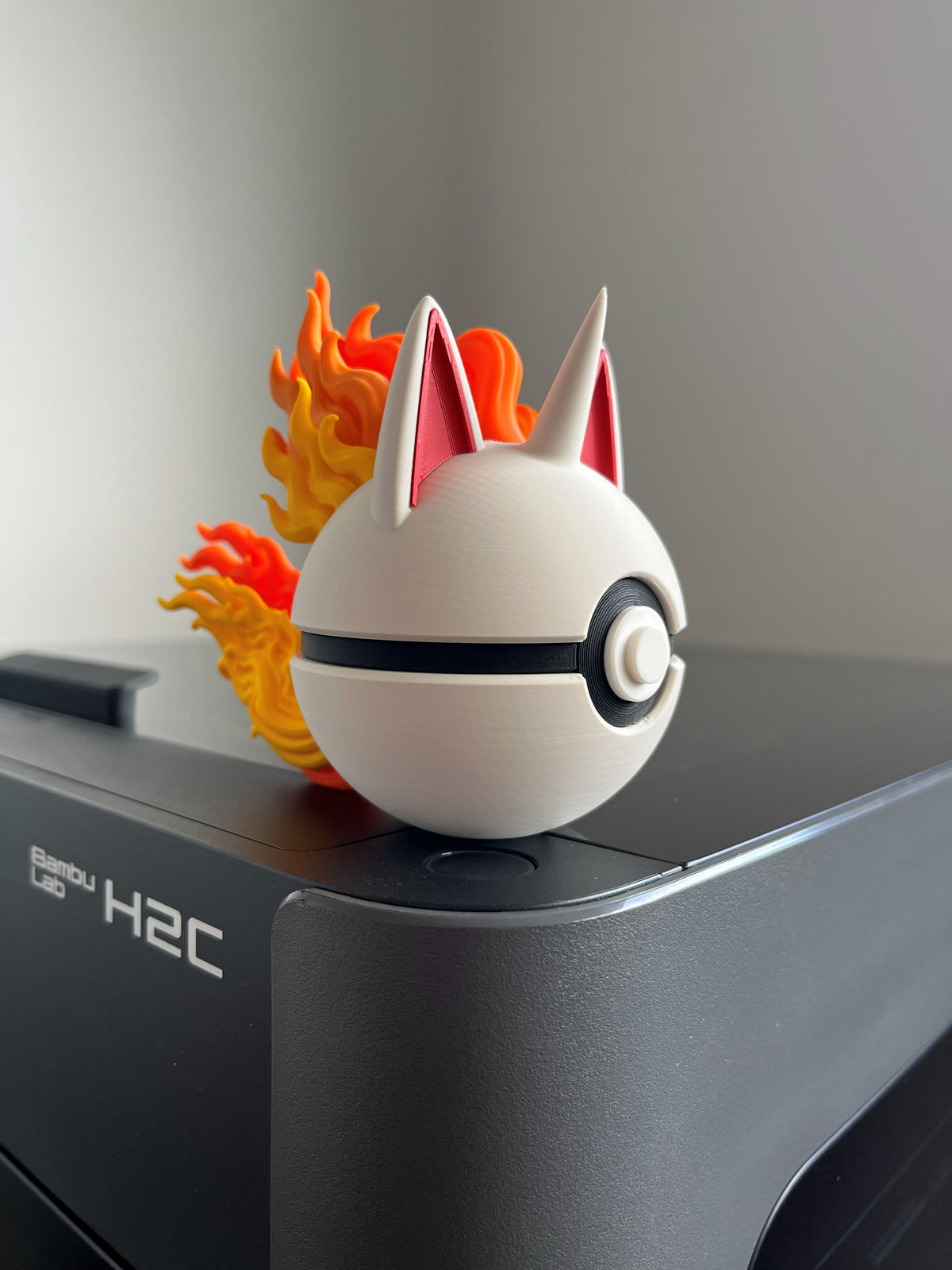 Rapidash Monster Ball, side profile