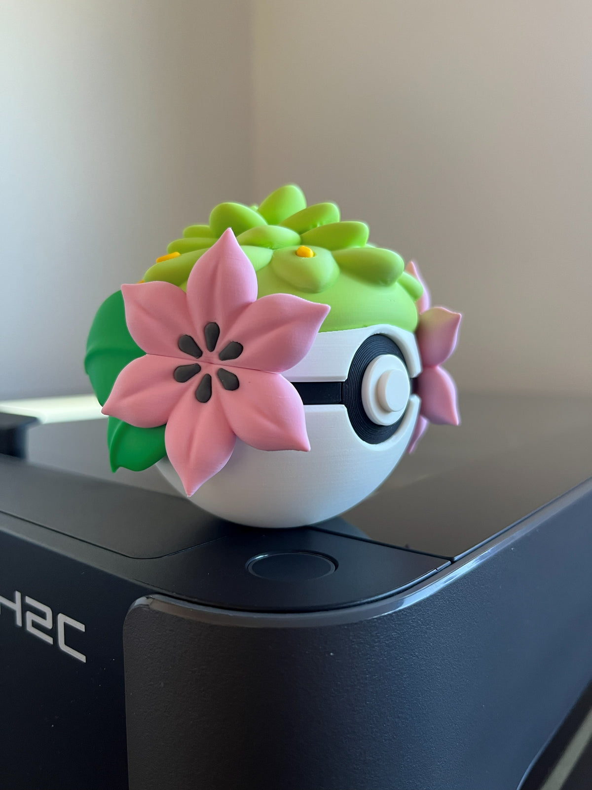 Shaymin Land Monster Ball, side profile