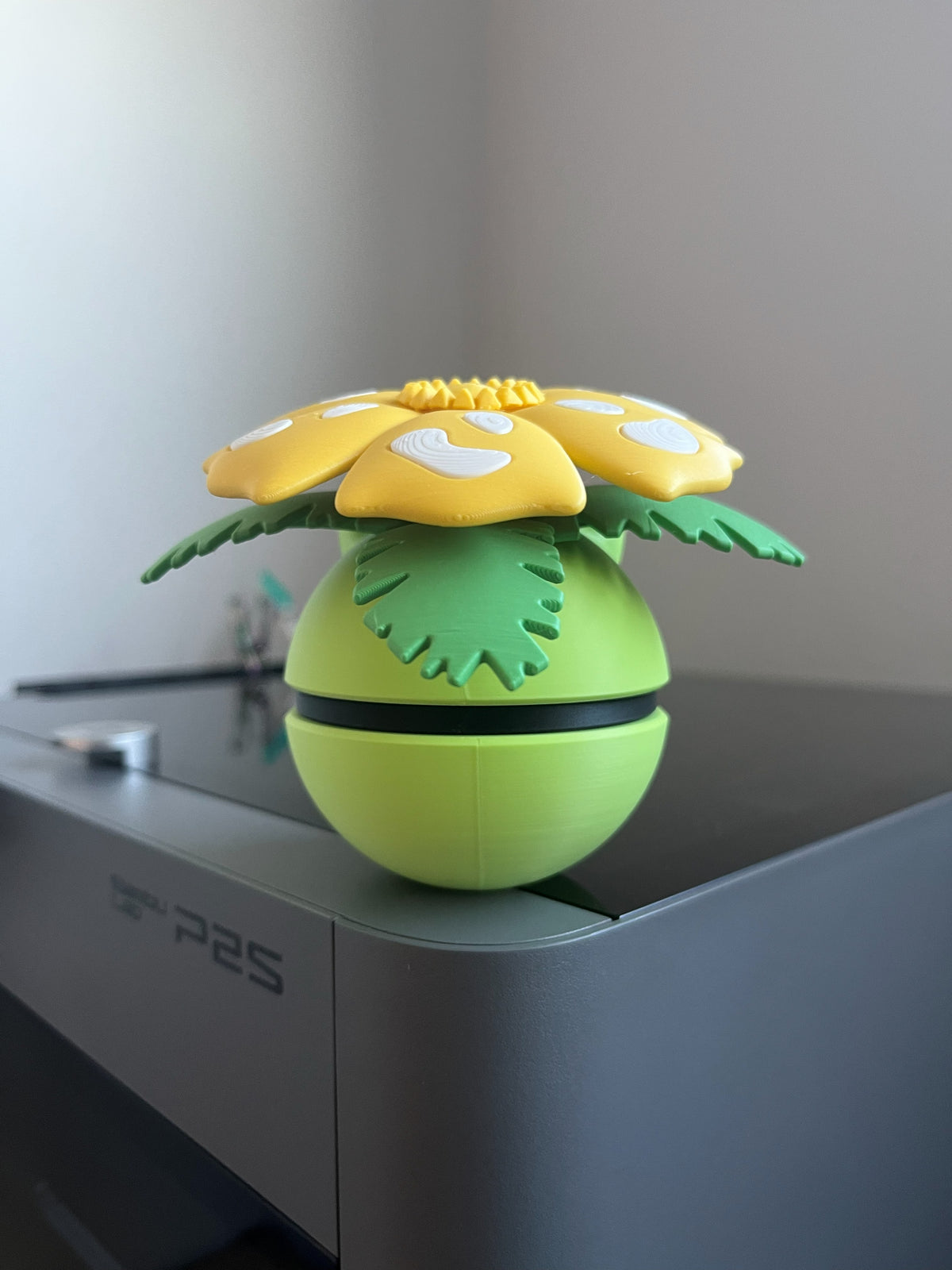 Shiny Venusaur Monster Ball, back view