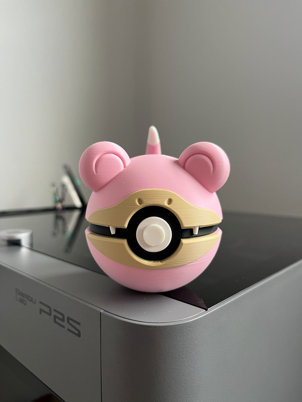 Slowpoke Monster Ball, front view