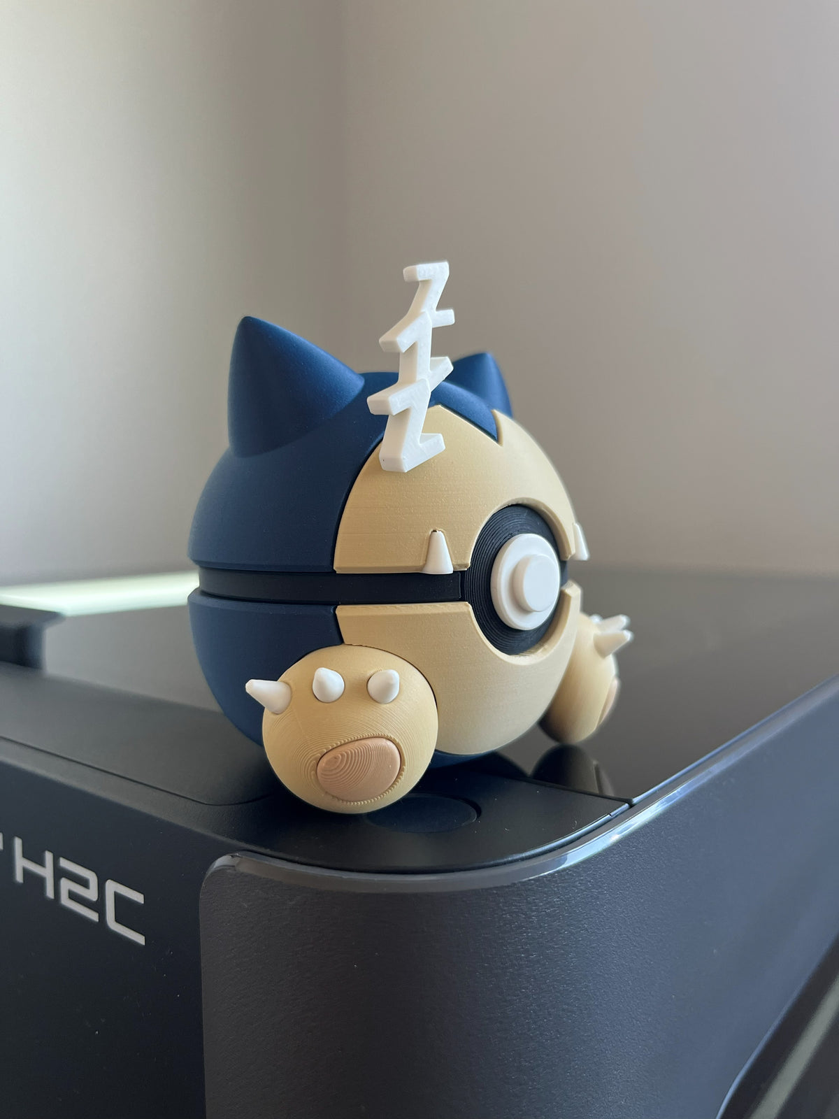 Snorlax Monster Ball, side profile