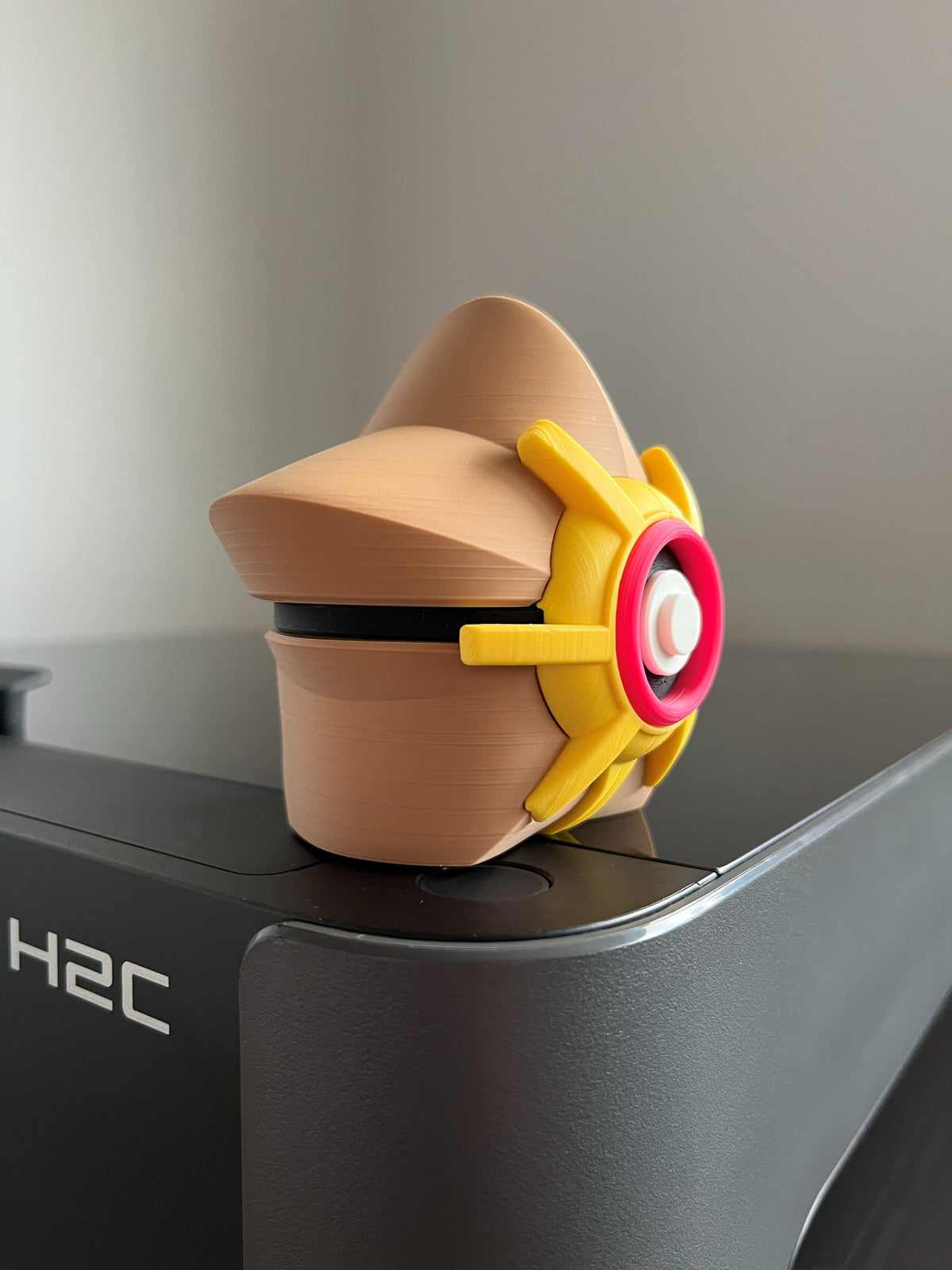 Staryu Monster Ball, side profile