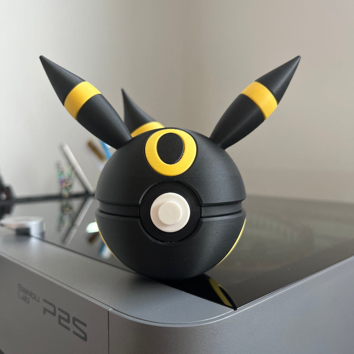 Umbreon Monster Ball, front view