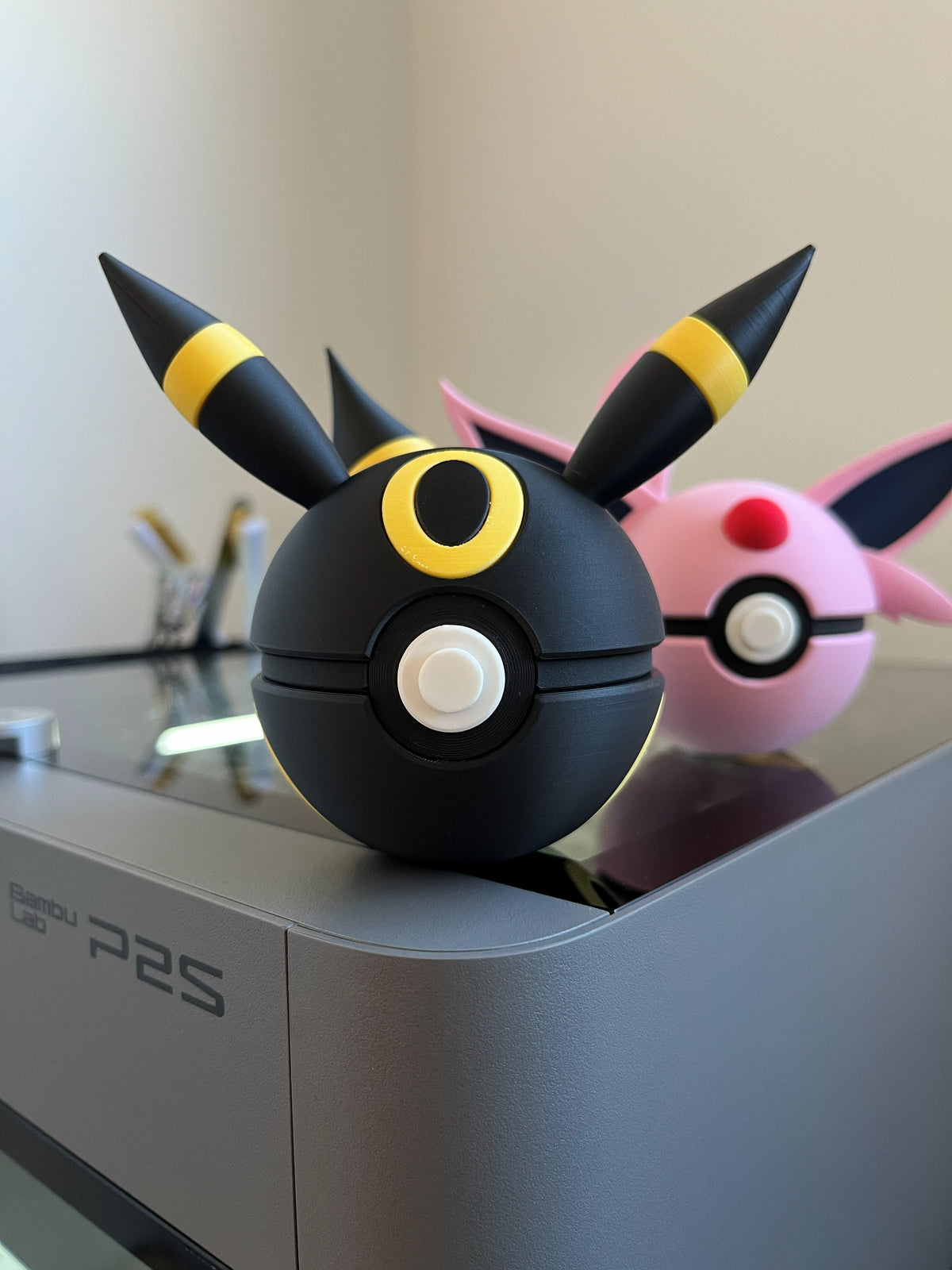 Umbreon Monster Ball, on display