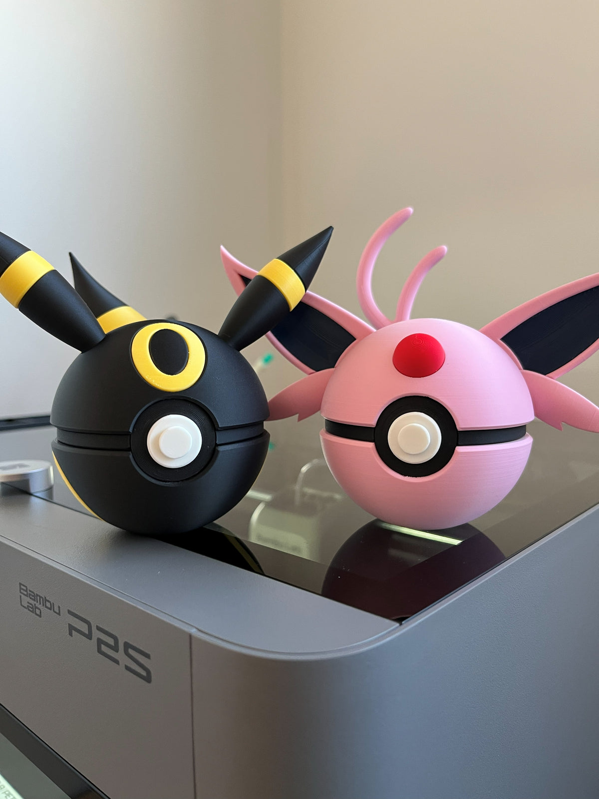 Umbreon Monster Ball, on display