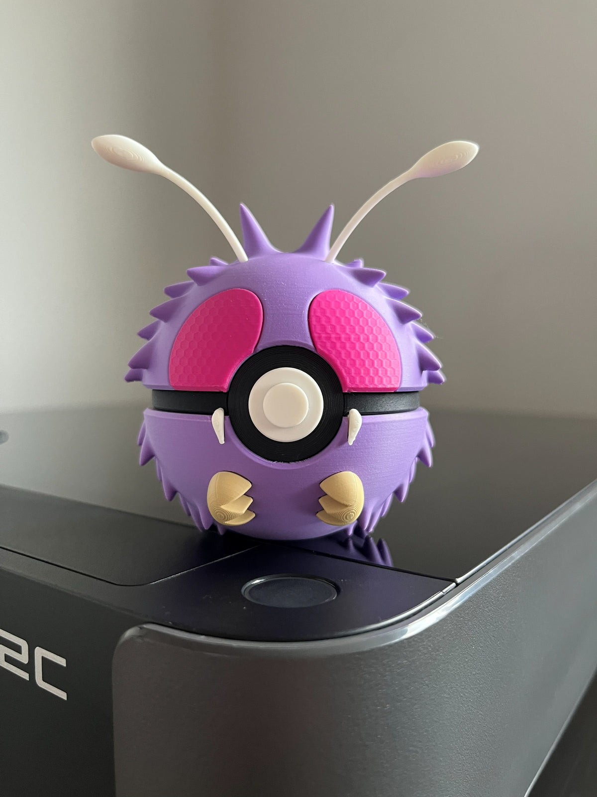 Venonat Monster Ball, front view