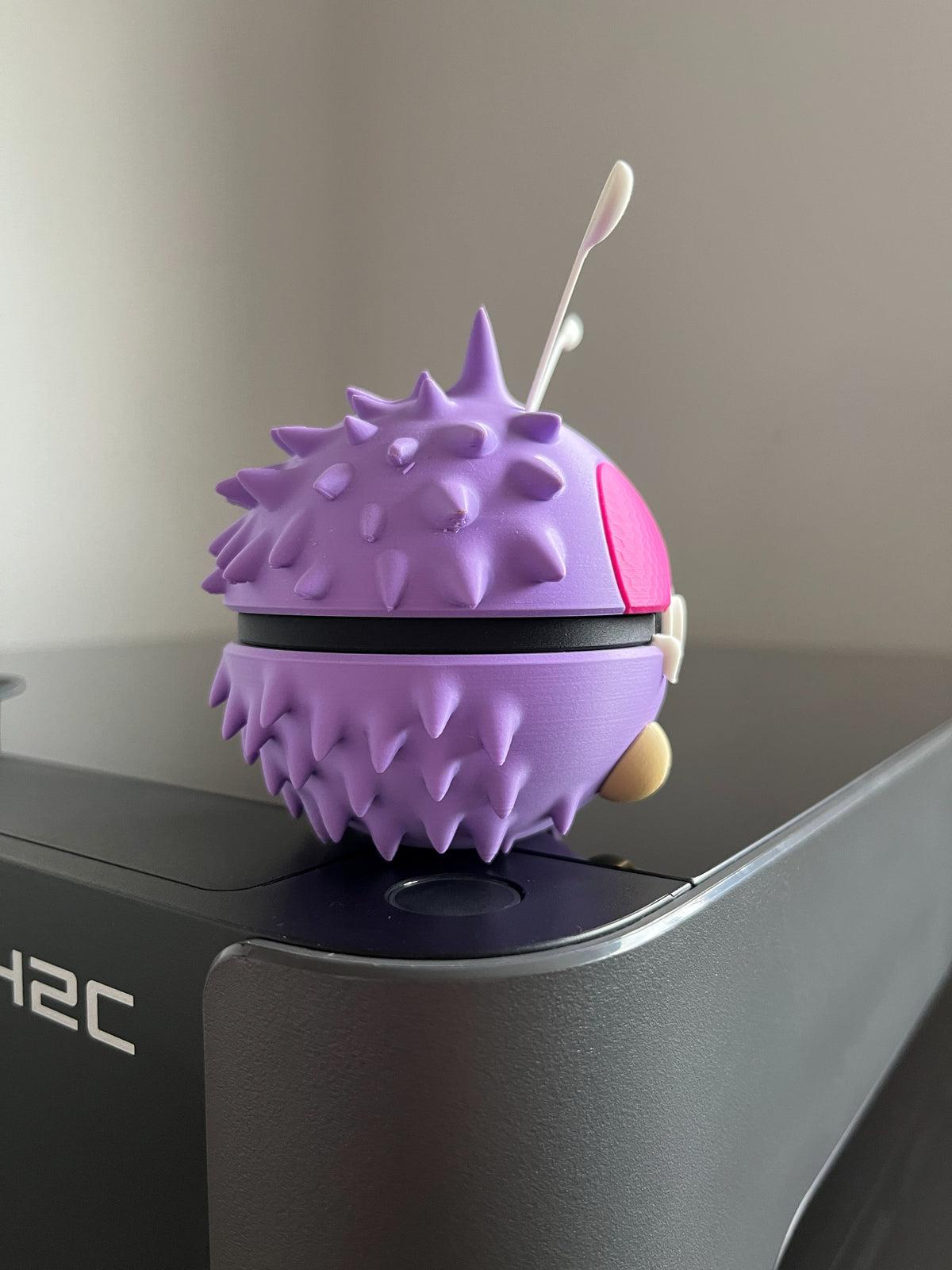 Venonat Monster Ball, right side