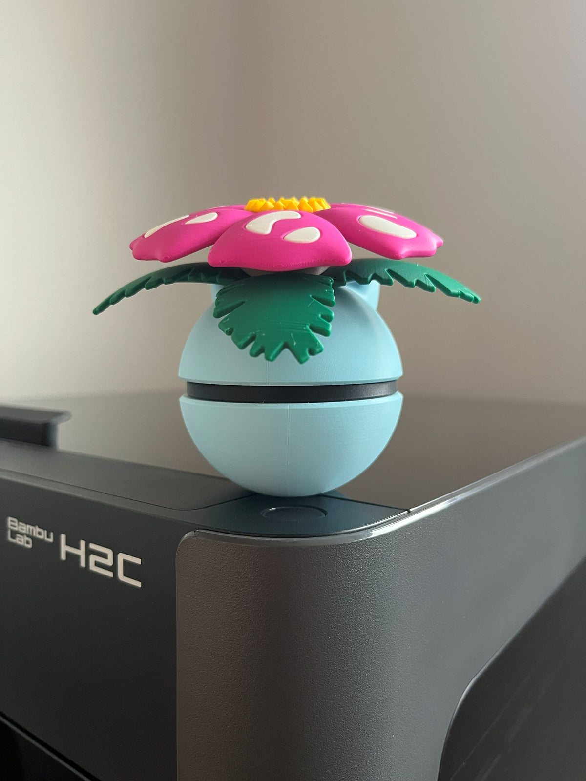 Venusaur Monster Ball, back view