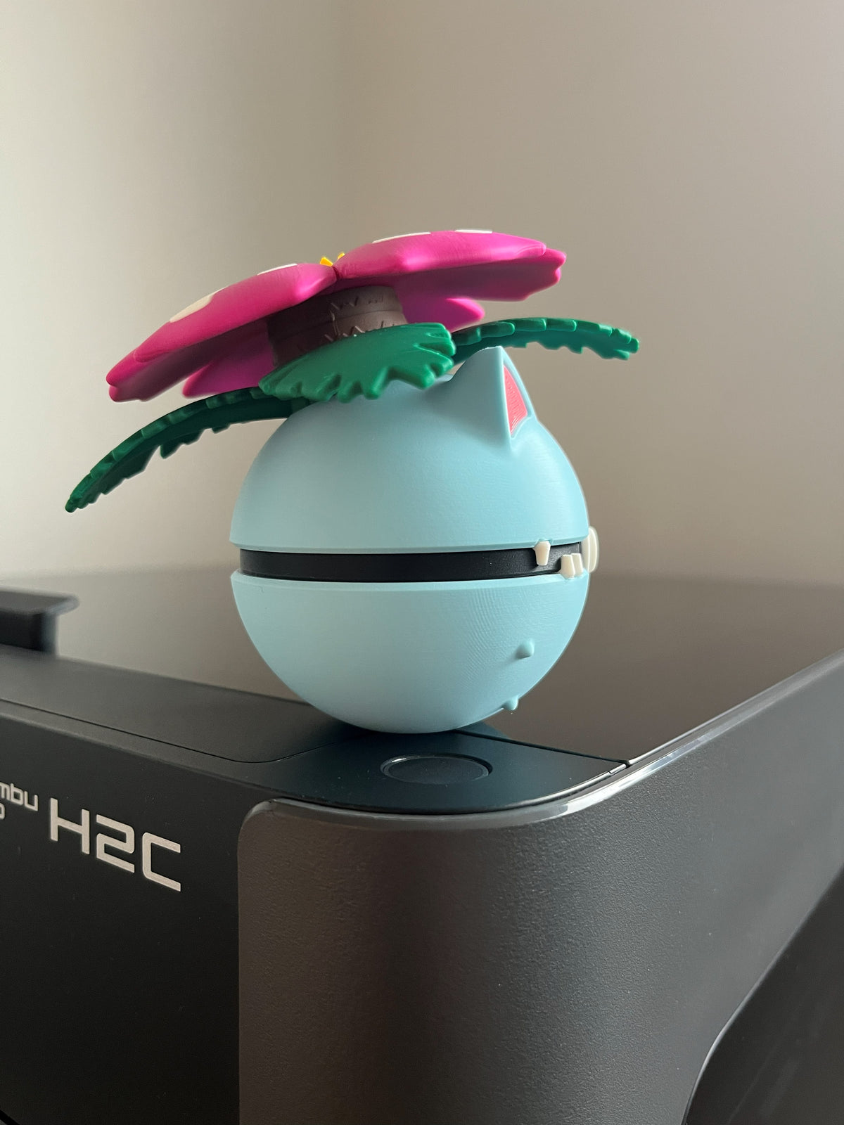 Venusaur Monster Ball, right side