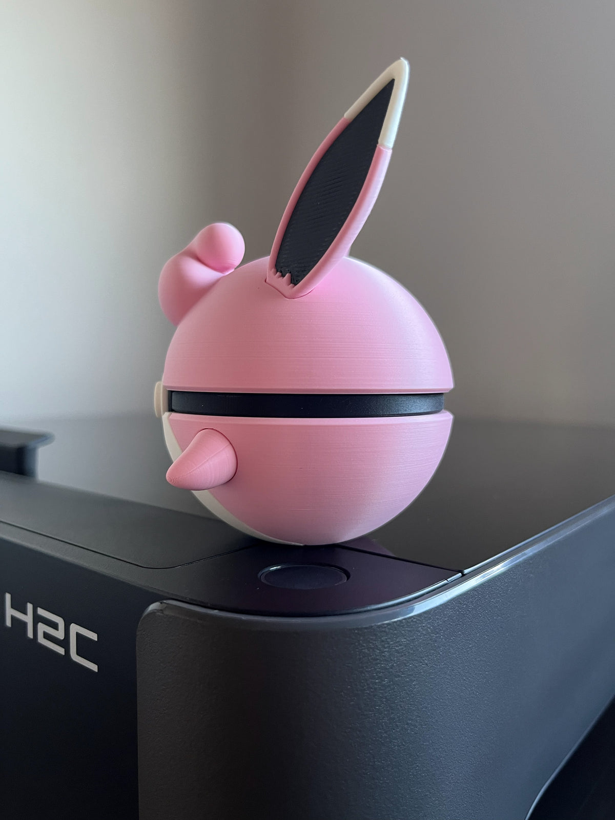 Wigglytuff Monster Ball, left side