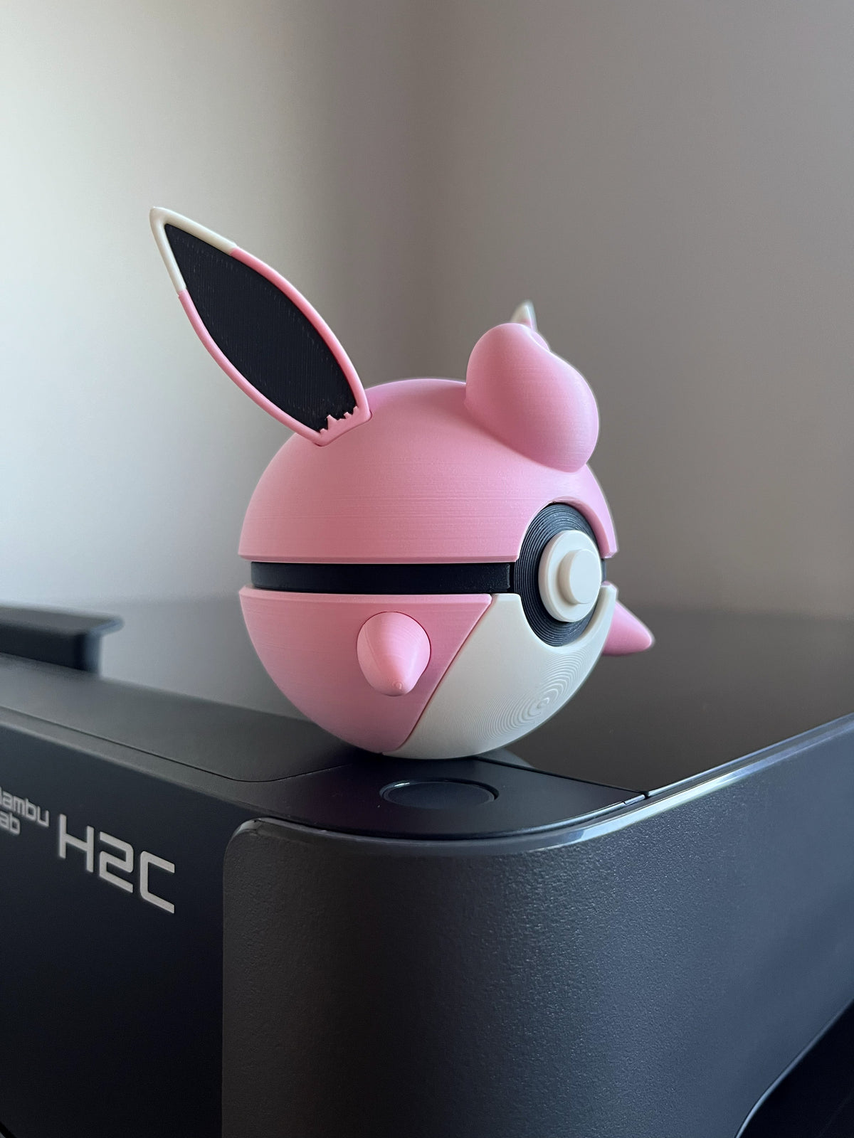 Wigglytuff Monster Ball, side profile